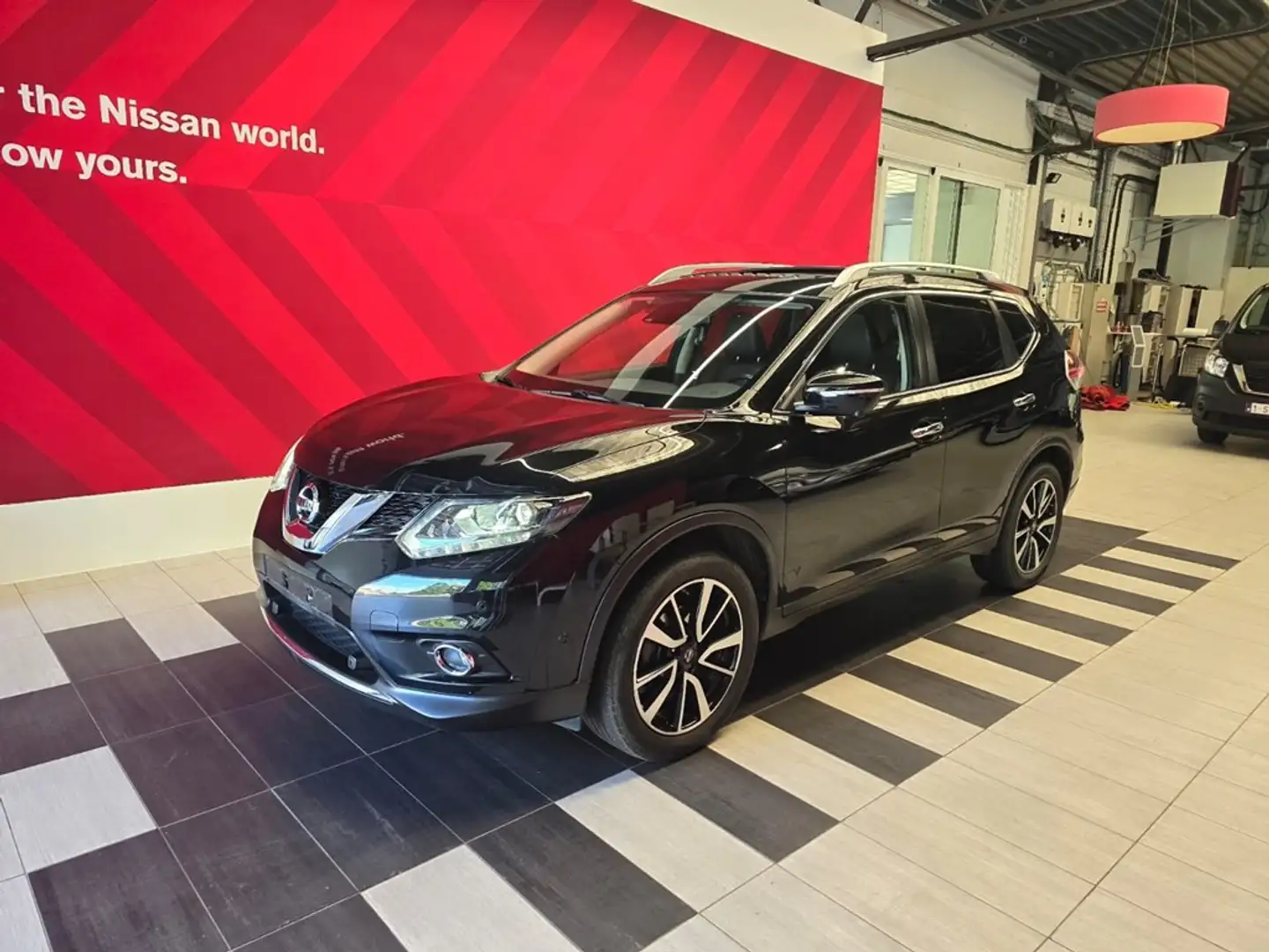 Nissan X-Trail 1.6dCi Tekna Automaat IN NIEUWSTAAT! Zwart - 1