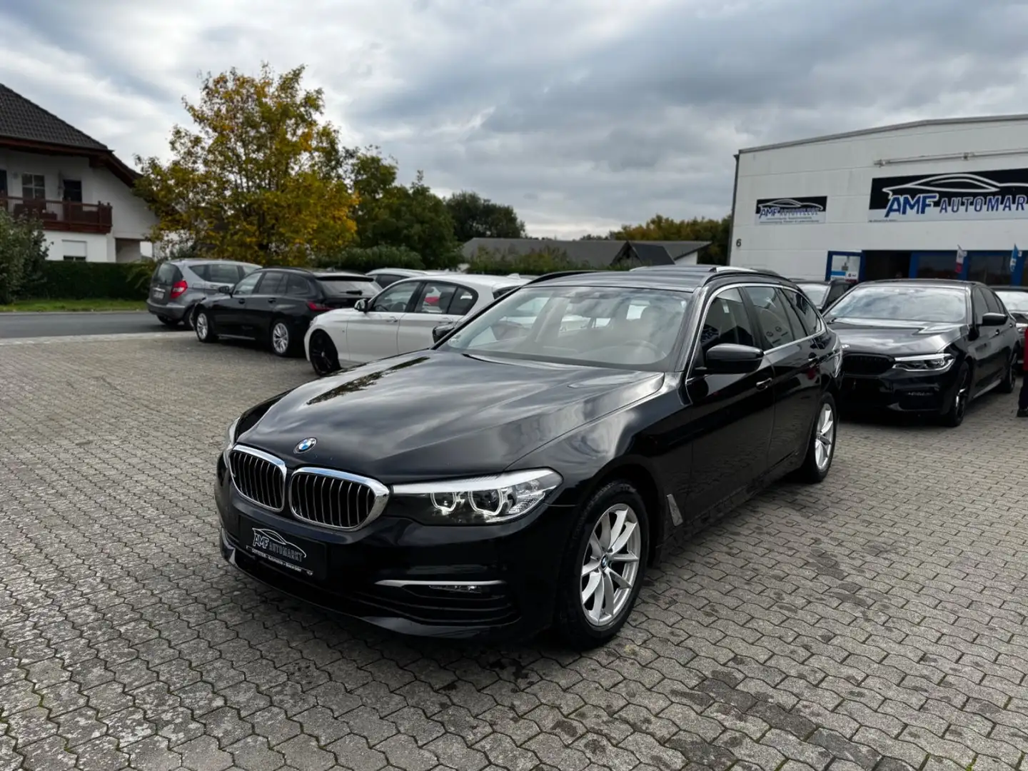 BMW 520 Baureihe 5 Touring 520 i Navi Xenon Kamera Schwarz - 1