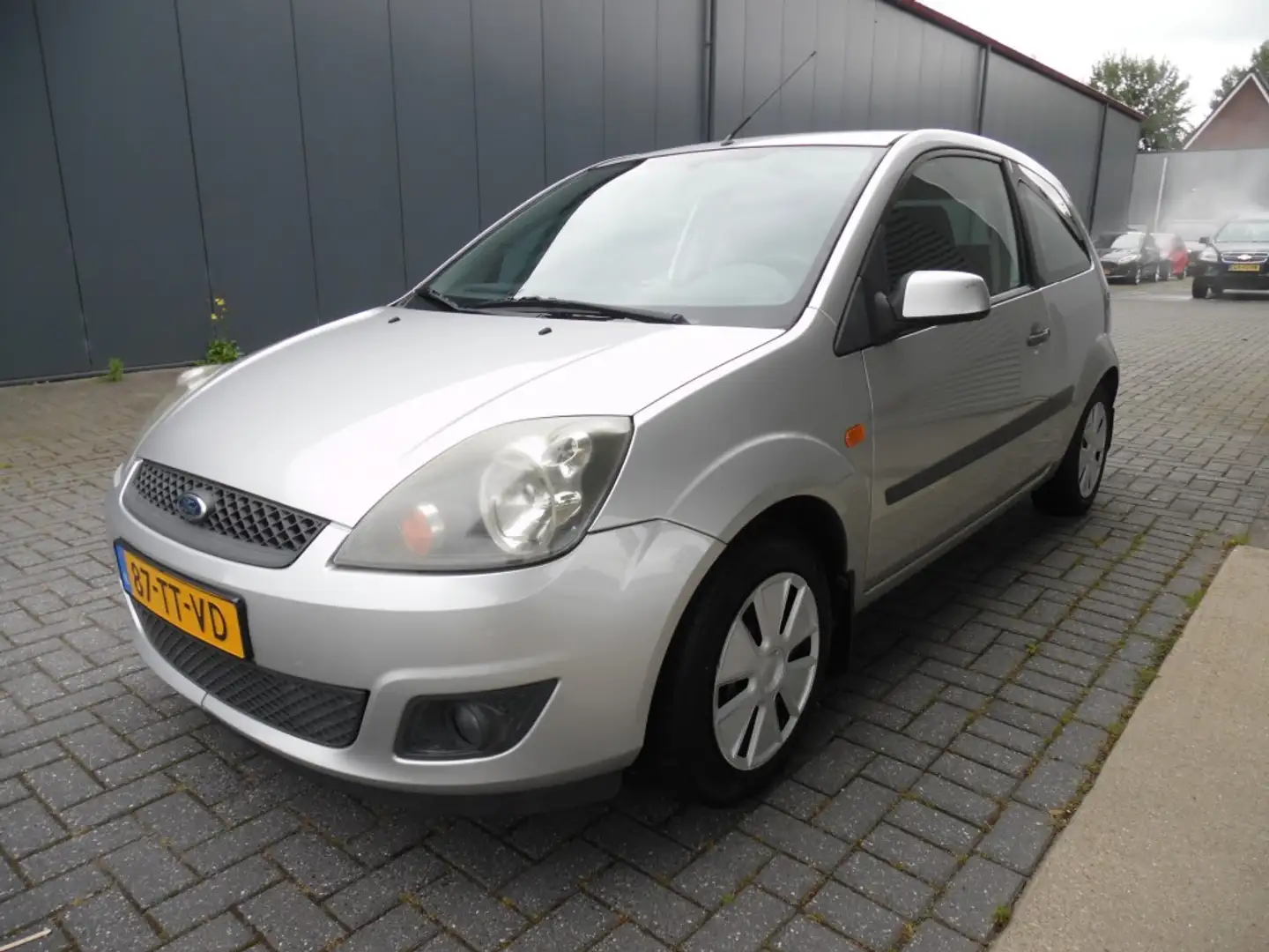 Ford Fiesta 1.4-16V FUTURA Grijs - 1