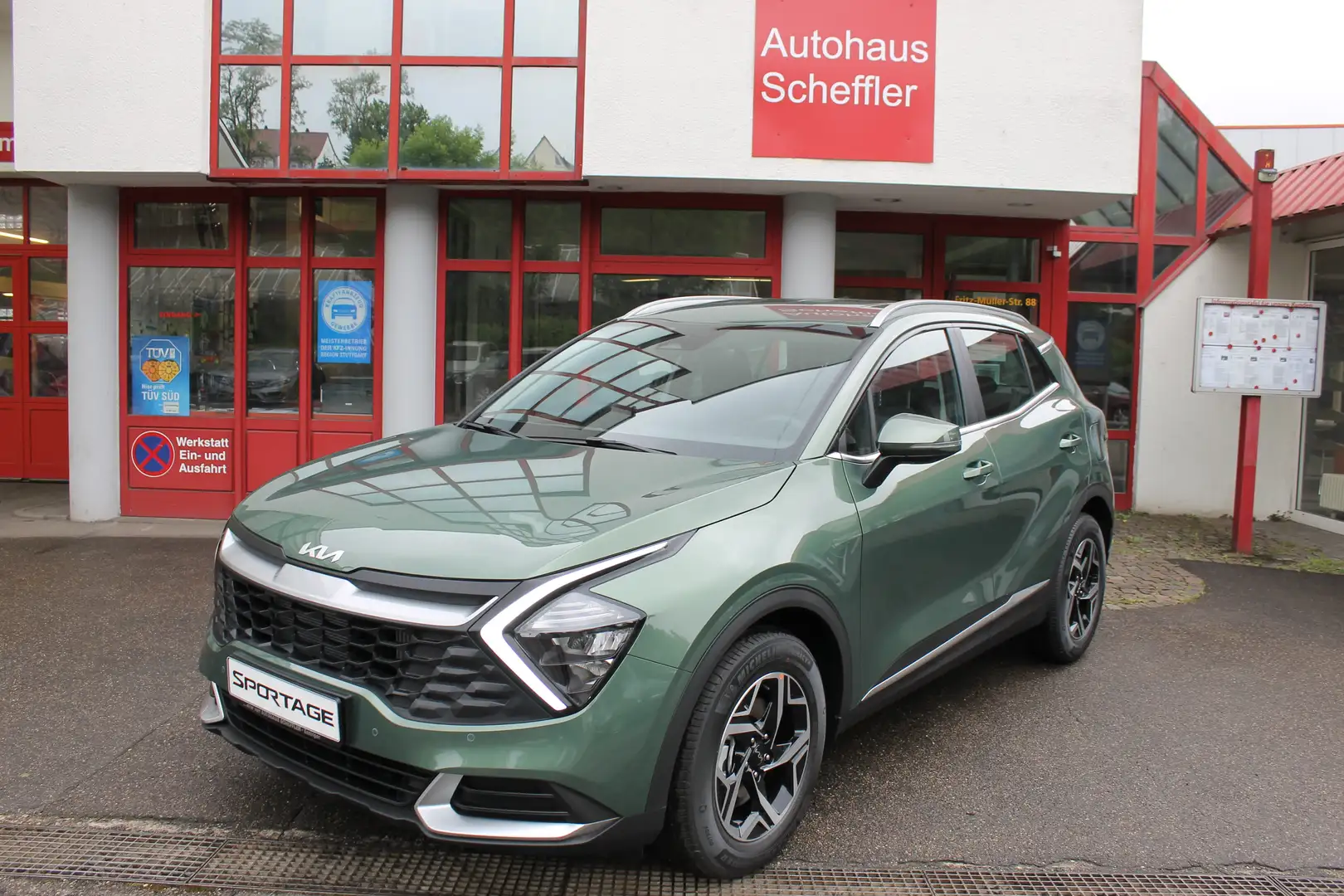 Kia Sportage 1.6T-GDI MHEV 2WD Automatik Grün - 1