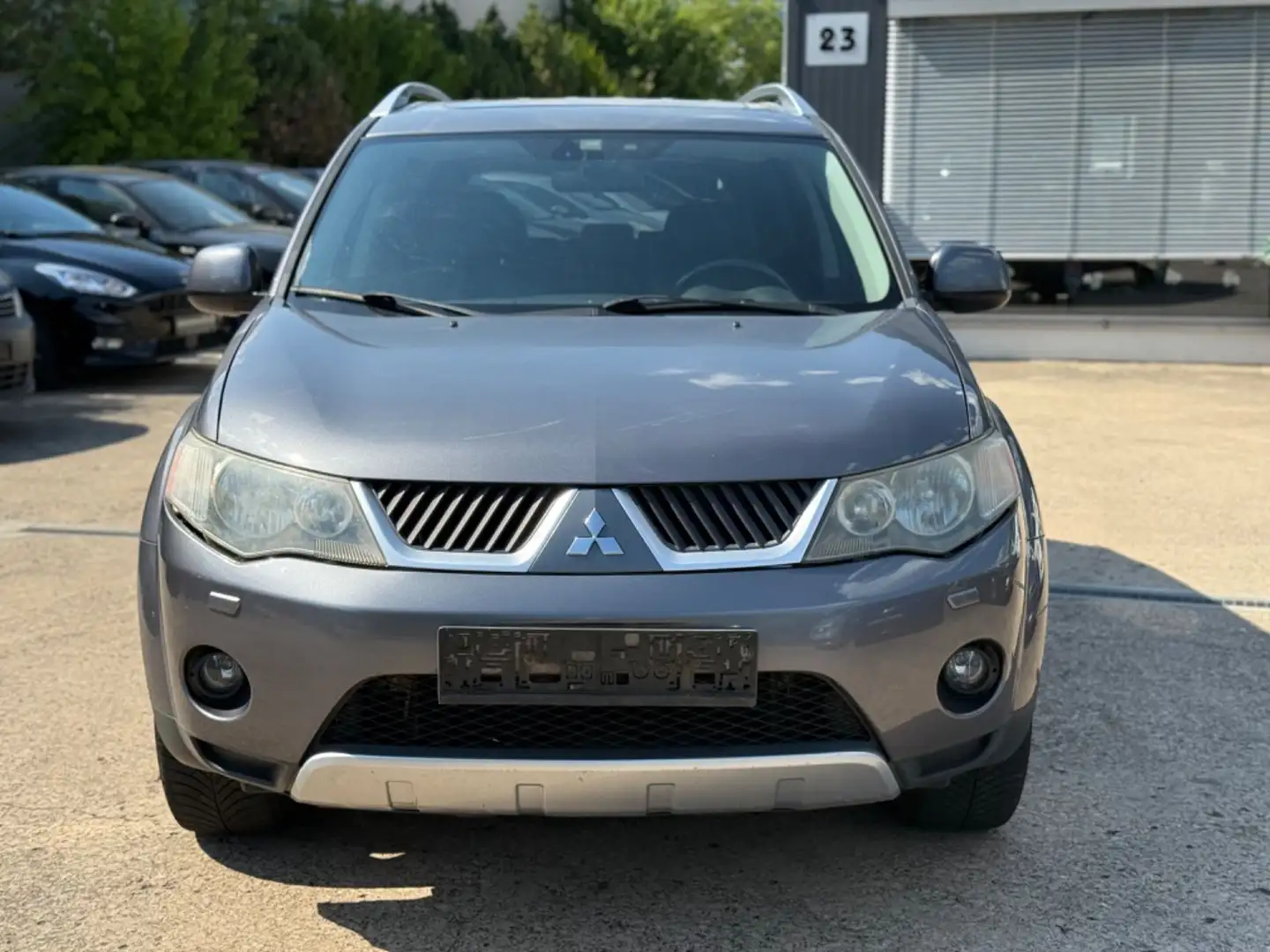 Mitsubishi Outlander 2.4 Invite *7 Sitze*Klima*Tempomat* Grau - 2