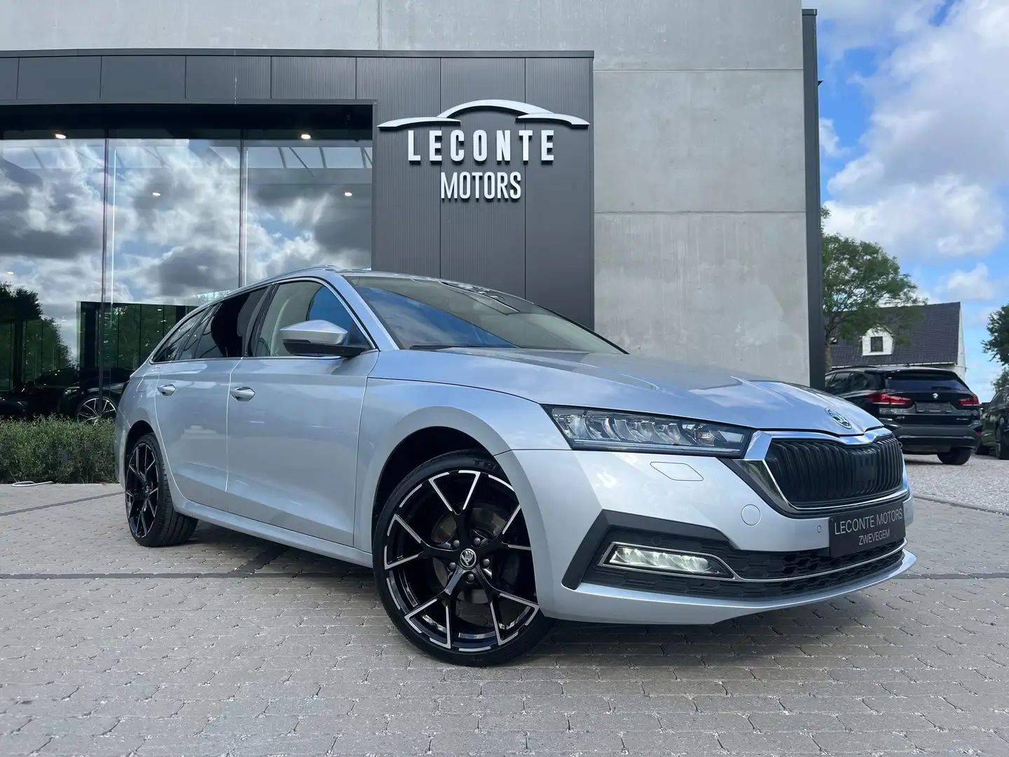 Skoda Octavia Octavia 1.0 TSI Panodak/LED/Sportzetels/Carplay/.. Gris - 1