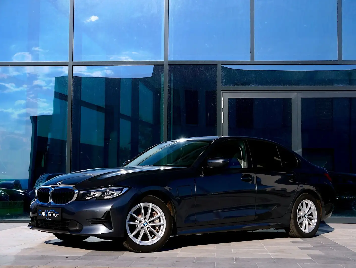 BMW 330 G20 PHEV Aut. *Parkassistent & Live Cockpit Plus* Silber - 1