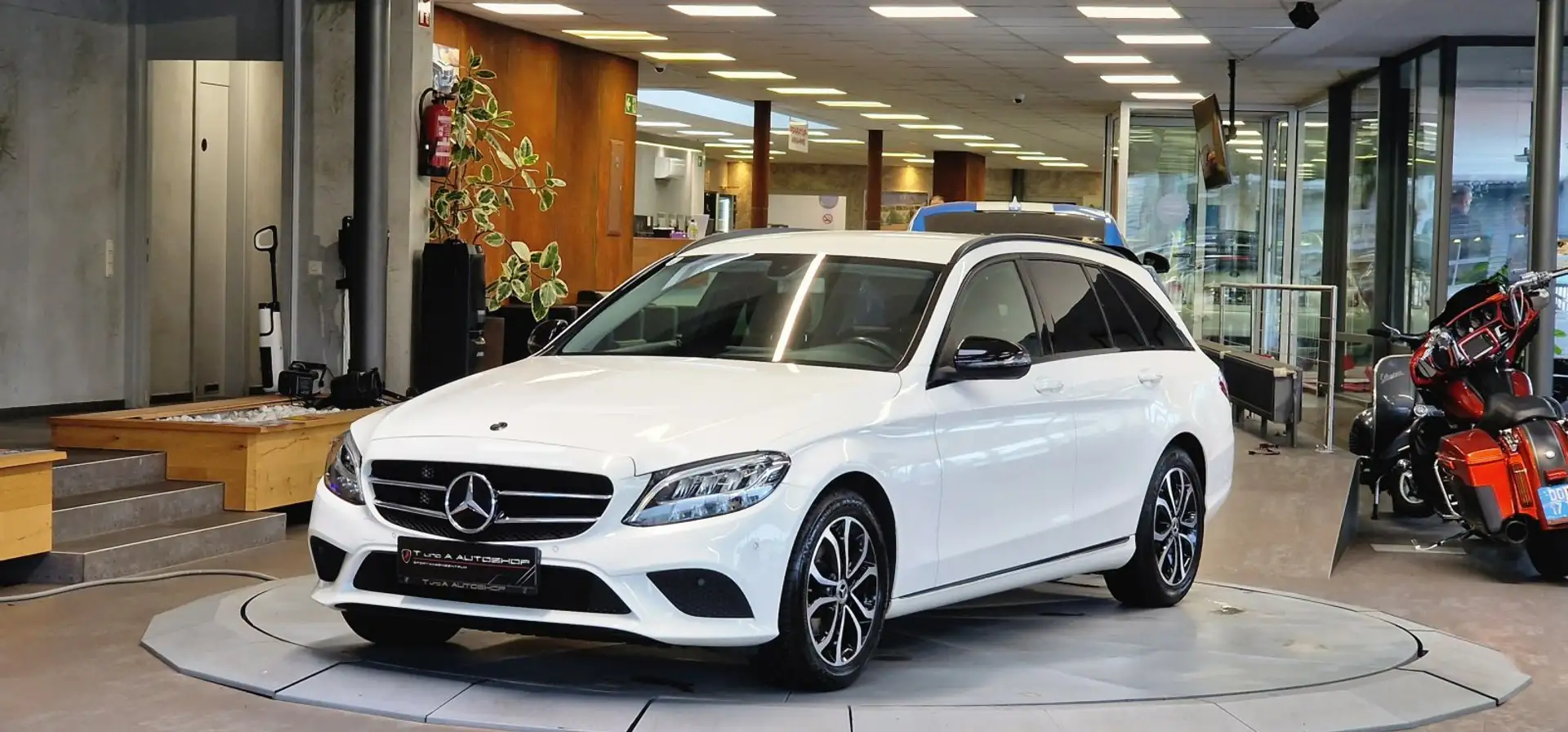 Mercedes-Benz C 180 d T 2-Hand Aut. *Kamera*Spiegel-Paket*Night-Paket* Weiß - 1