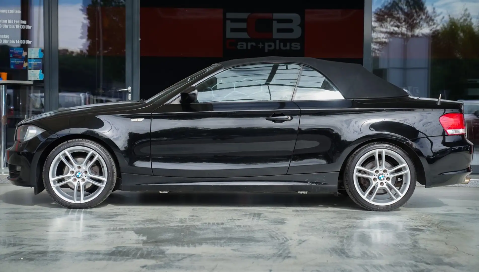 BMW 118 d Cabrio *SHZ/Temp./AHK/PDC* Schwarz - 2
