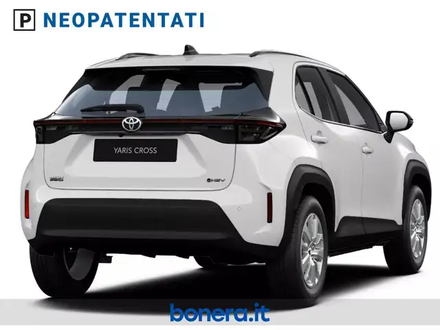 Toyota Yaris Cross view 3