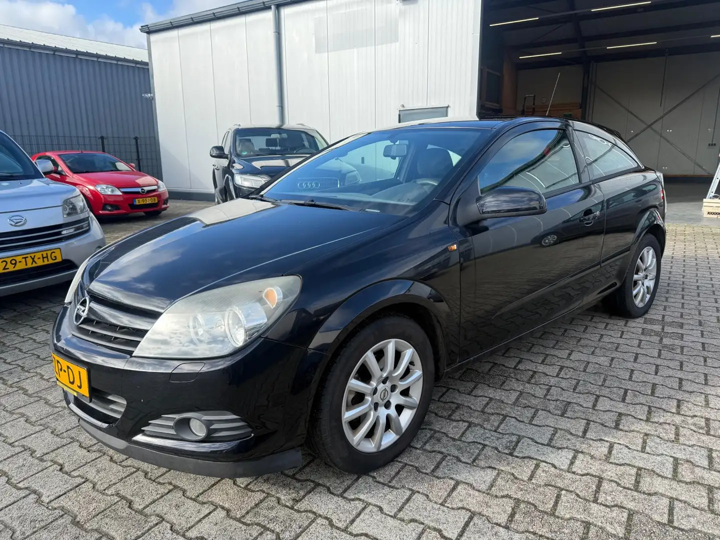 Opel Astra GTC 1.8 Sport 2008 Zwart 154.000 KM 1E Eigenaar Schwarz - 1