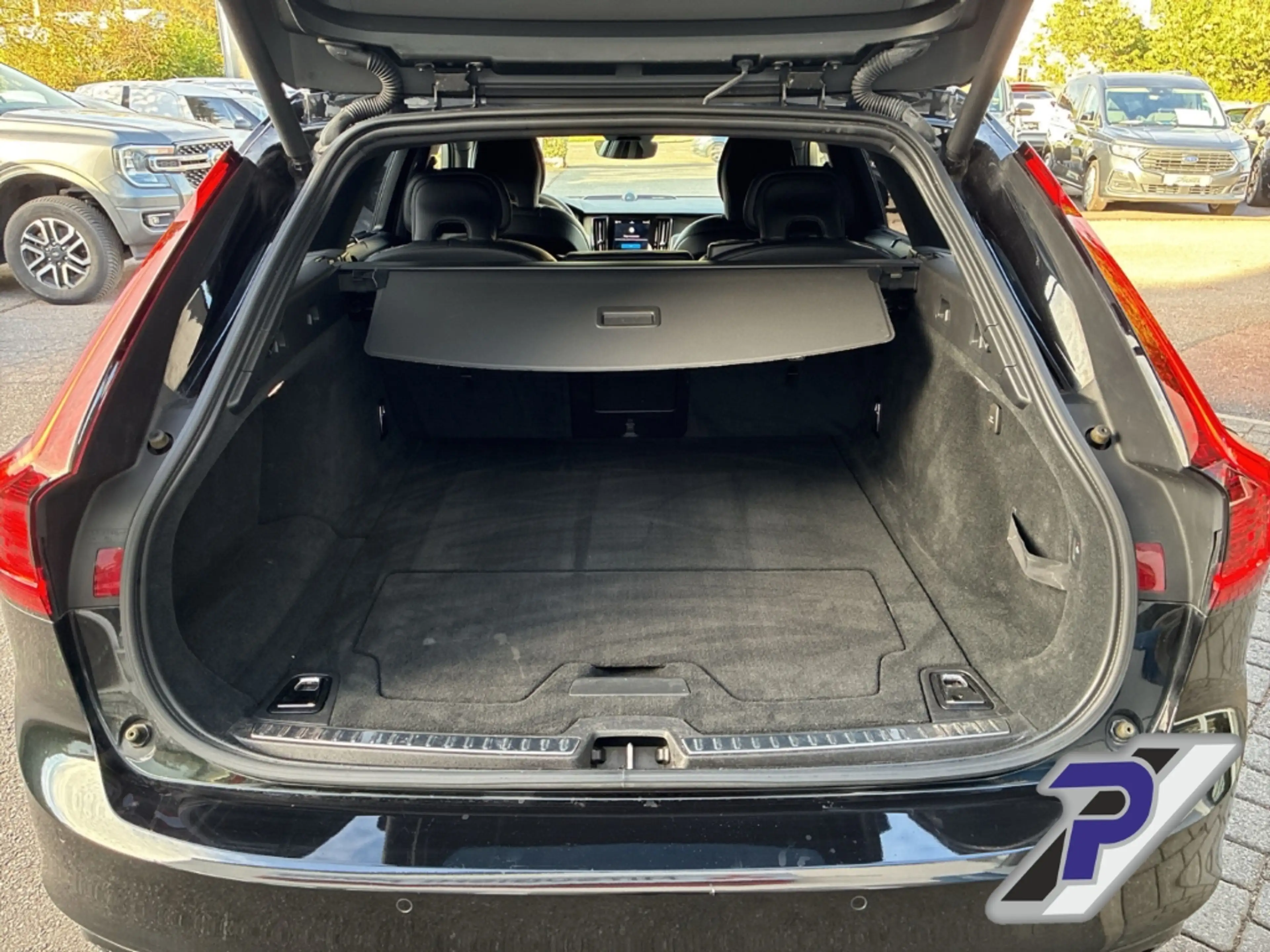 Volvo V90 Kombi T8 Twin Engine Plus Dark Recharge Plug-In Hy — photo 10
