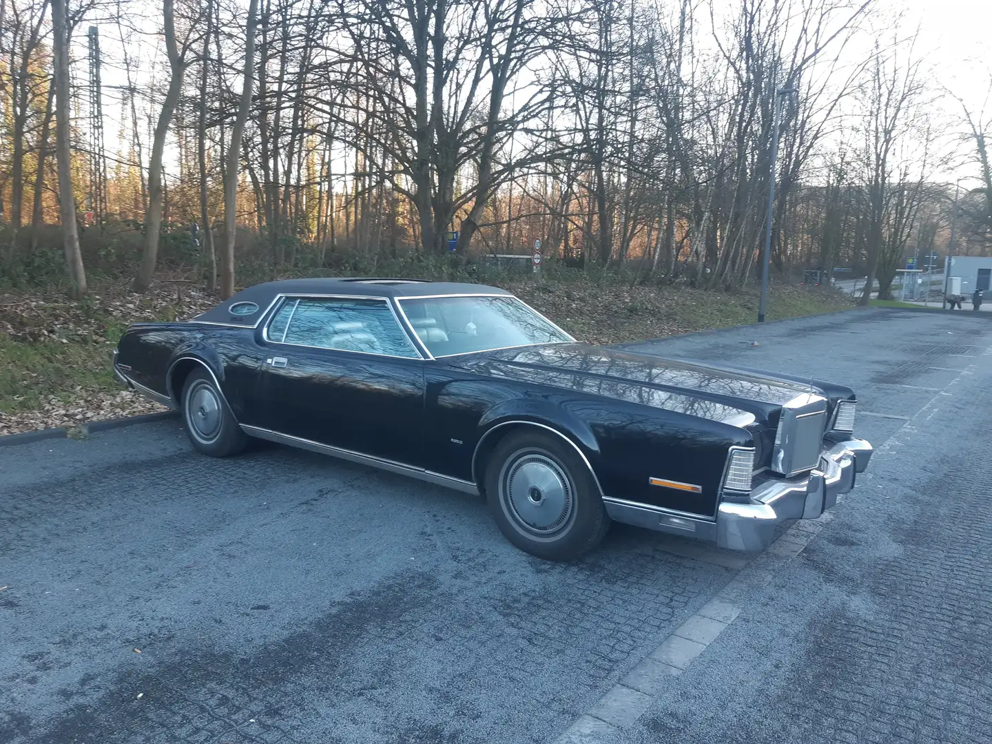 Lincoln Continental Mark IV Negro - 2