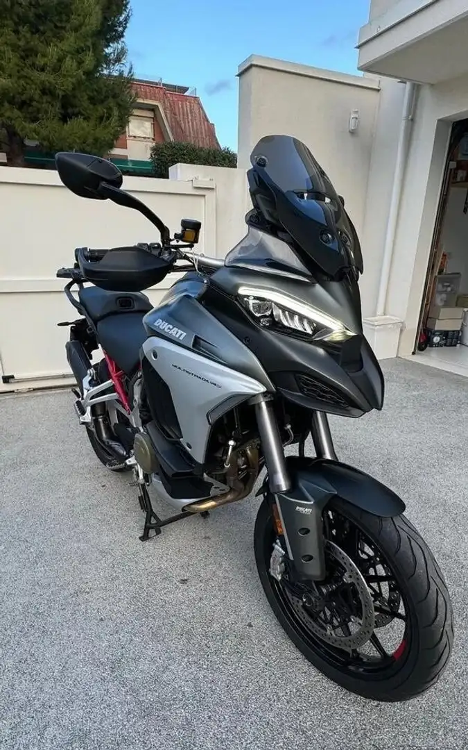 Ducati Multistrada V4 S Nero - 2