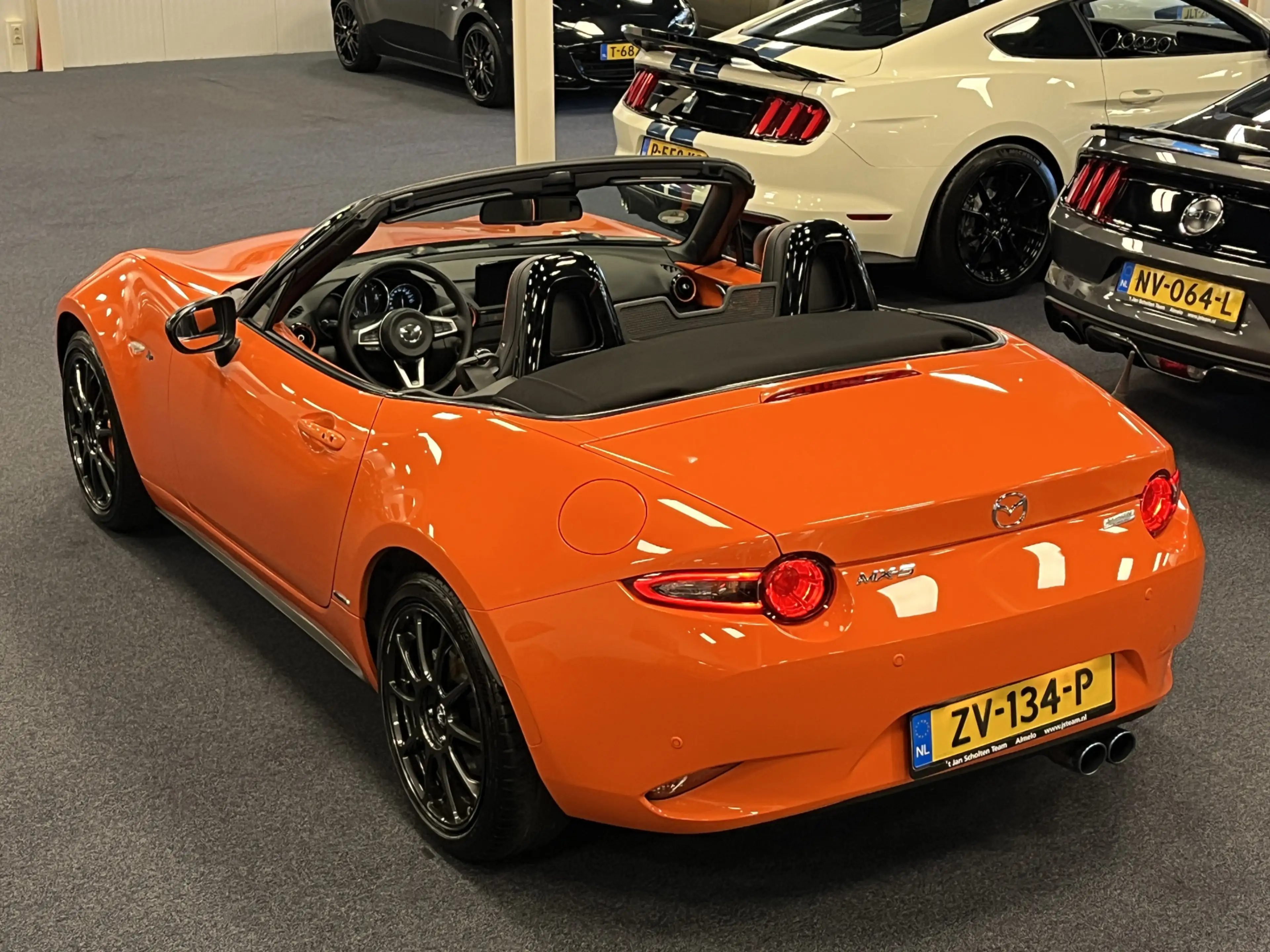 Mazda MX-5 ND Roadster 2.0 SkyActiv-G 184PK 30th Anniversary — photo 30