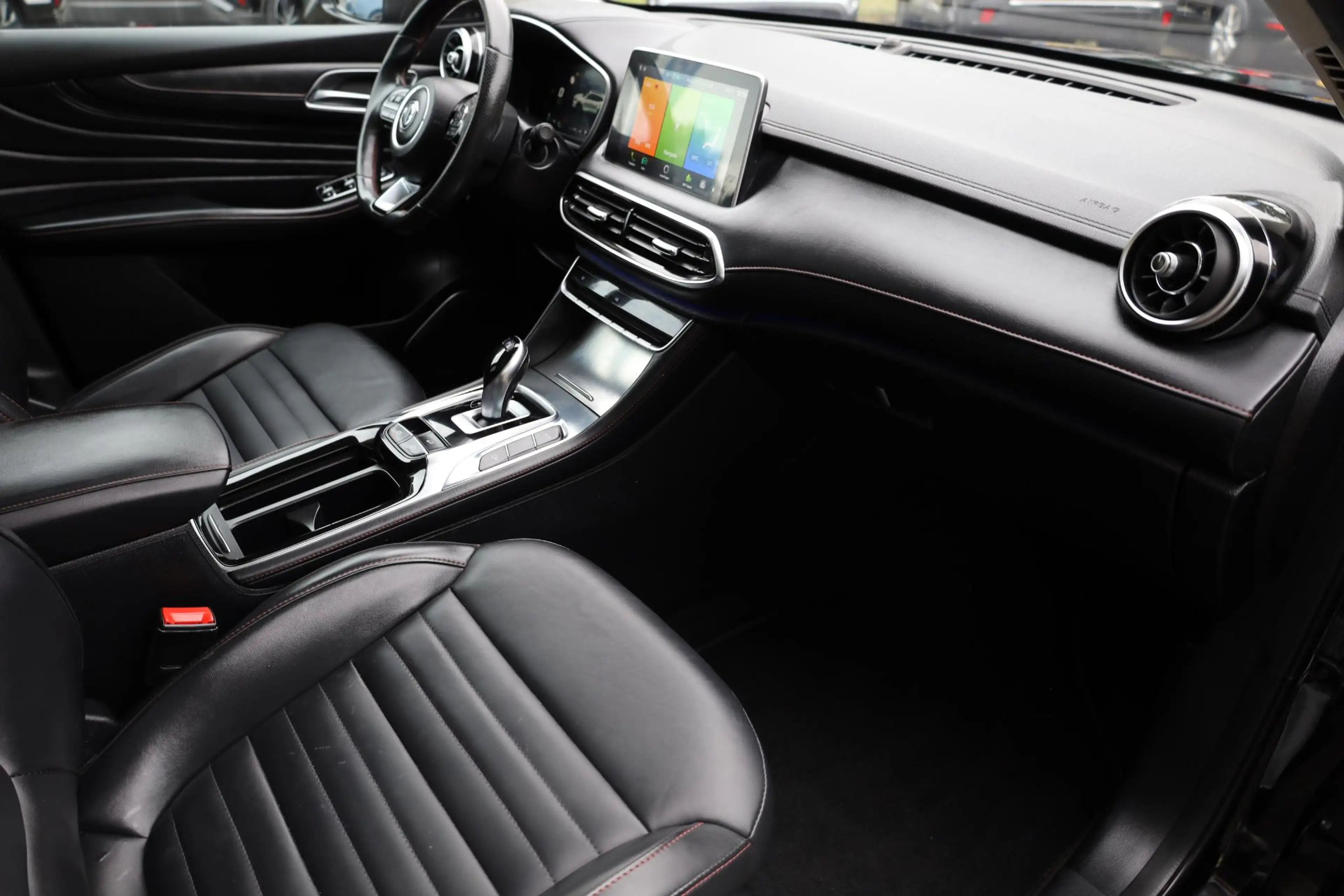 MG EHS 1.5 TGDI Luxury LEER PANORAMA 360-CAMERA CARPLAY S — photo 31