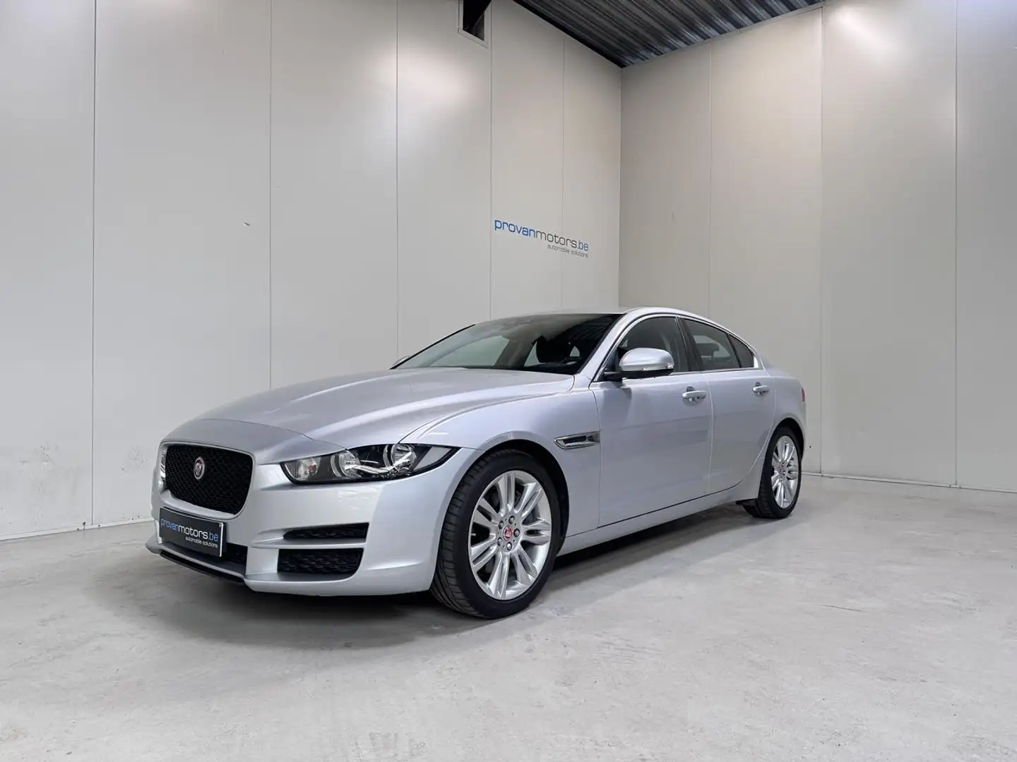 Jaguar XE 2.0t Benzine Autom. - GPS - Leder - Topstaat! Gris - 1