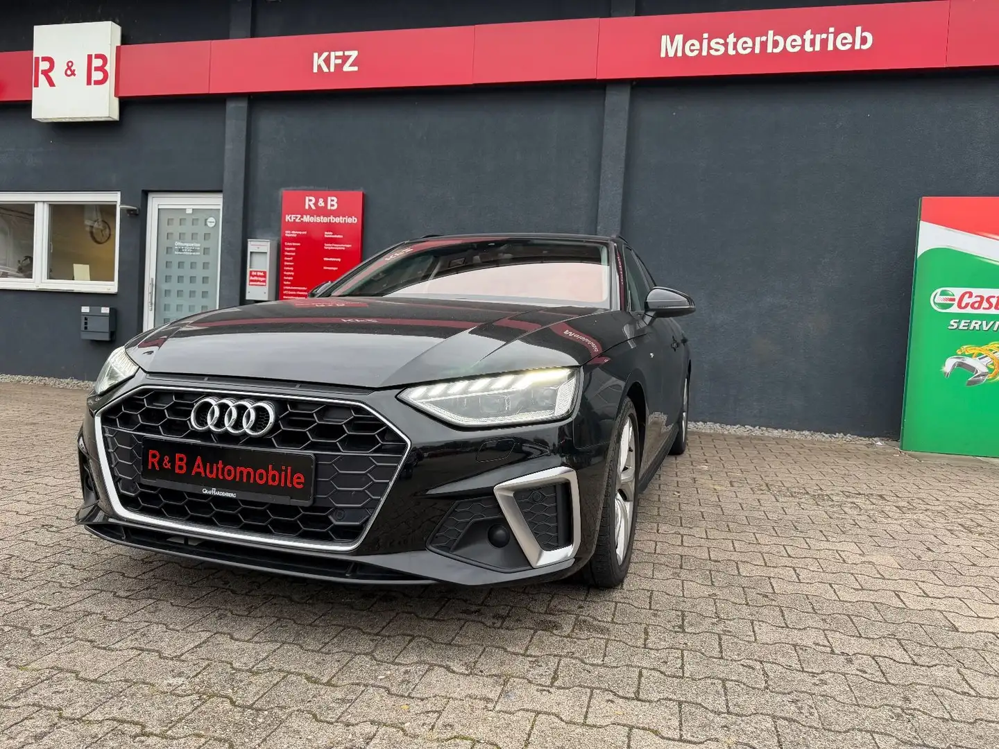 Audi A4 Avant 40 TDI S line*AHK*RFK*LED* Zahnriemen N Schwarz - 1