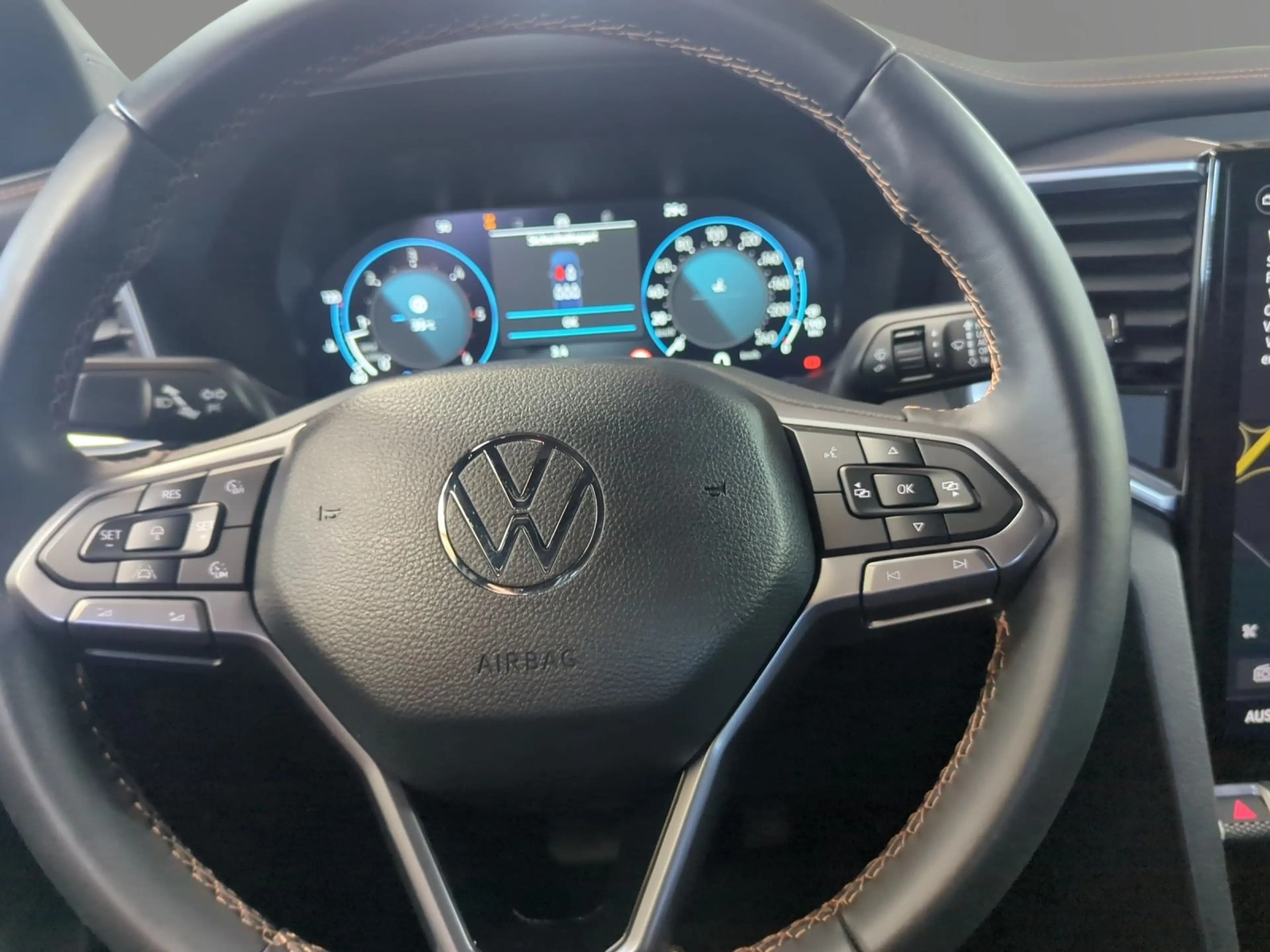 Volkswagen Amarok PanAmericana 3.0 TDI 4M AHK STHZ LEDER — photo 12