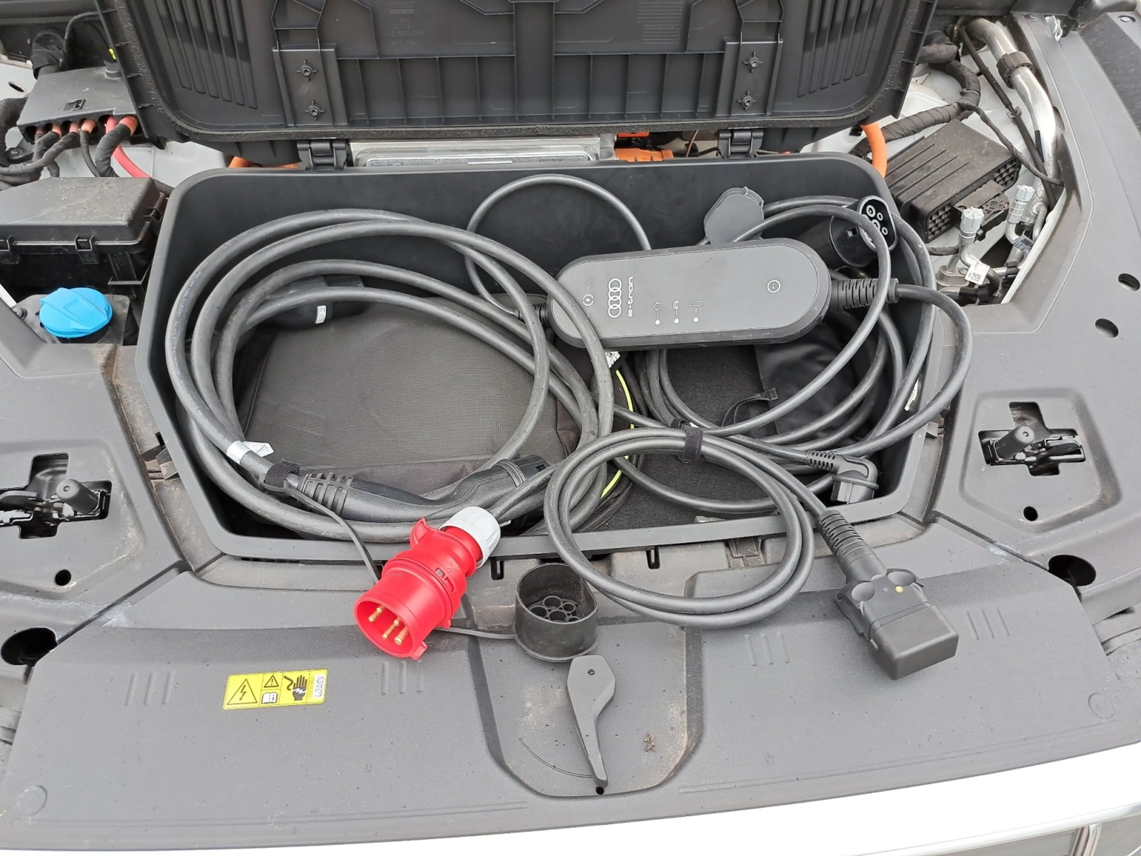 Audi e-tron Sportback 55 quattro S line PANO AHK MMI B&O 21" — photo 26