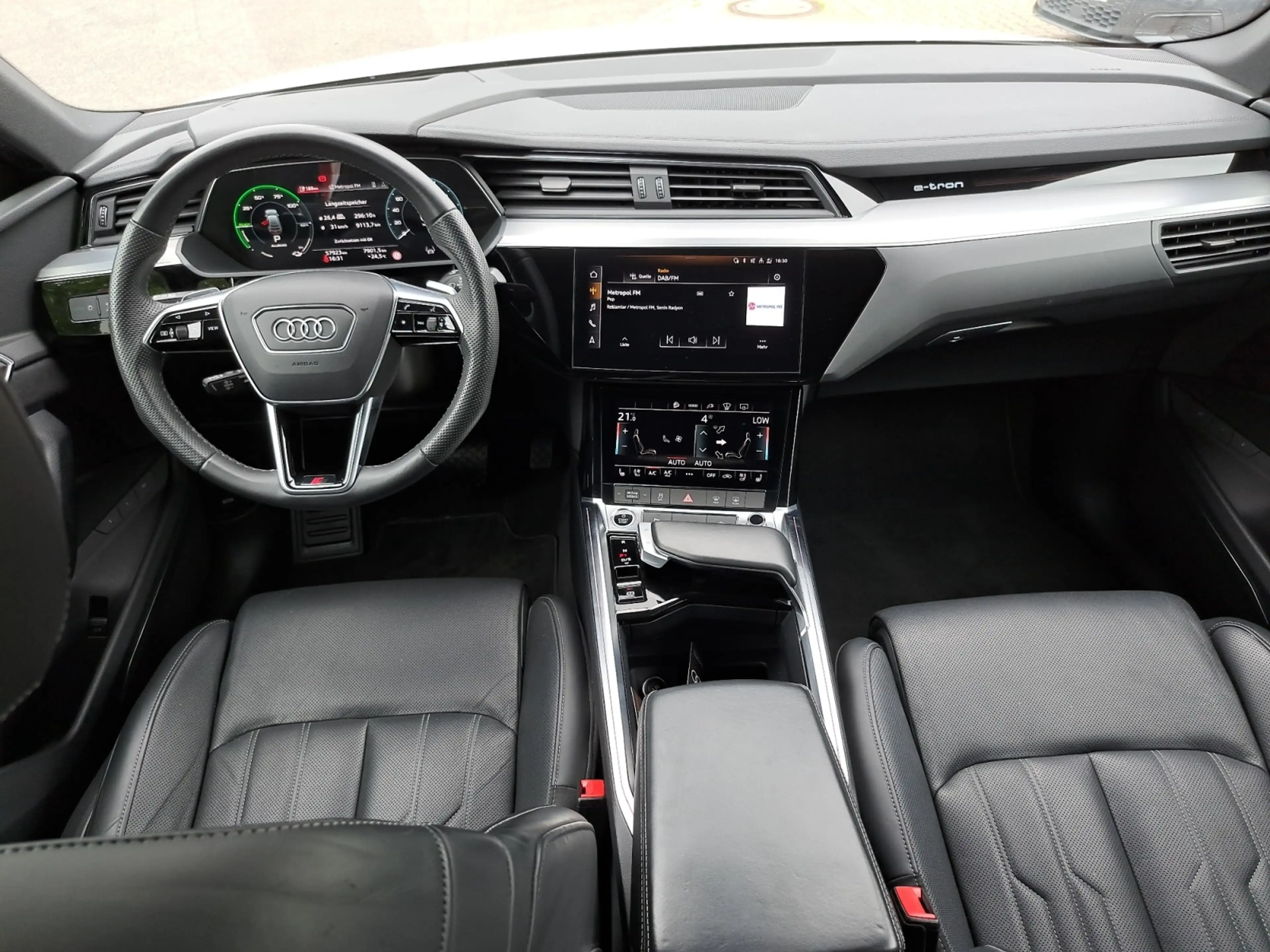 Audi e-tron Sportback 55 quattro S line PANO AHK MMI B&O 21" — photo 15