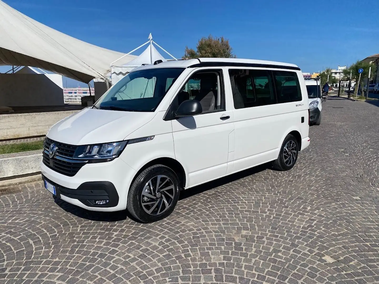 Volkswagen T6.1 California 2.0 TDI 150 CV DSG Wit - 1