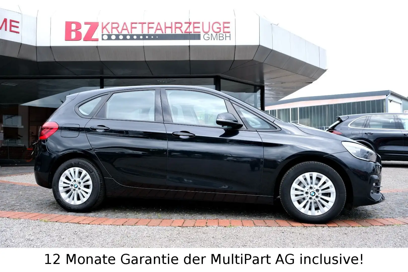 BMW 218 d Active Tourer Advantage NAVI LED KAM AHK Zwart - 2