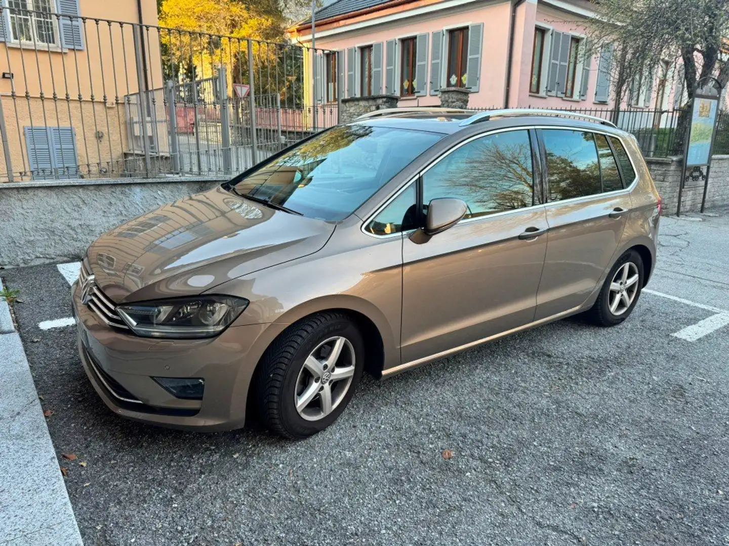 Volkswagen Golf Golf VII 2015 Sportsvan 1.4 tsi Highline 125cv Bronzo - 1