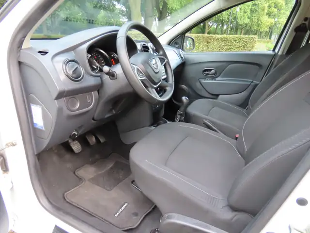 Dacia Sandero view 11