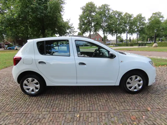 Dacia Sandero view 5
