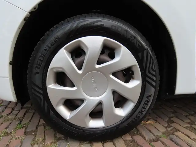 Dacia Sandero view 9