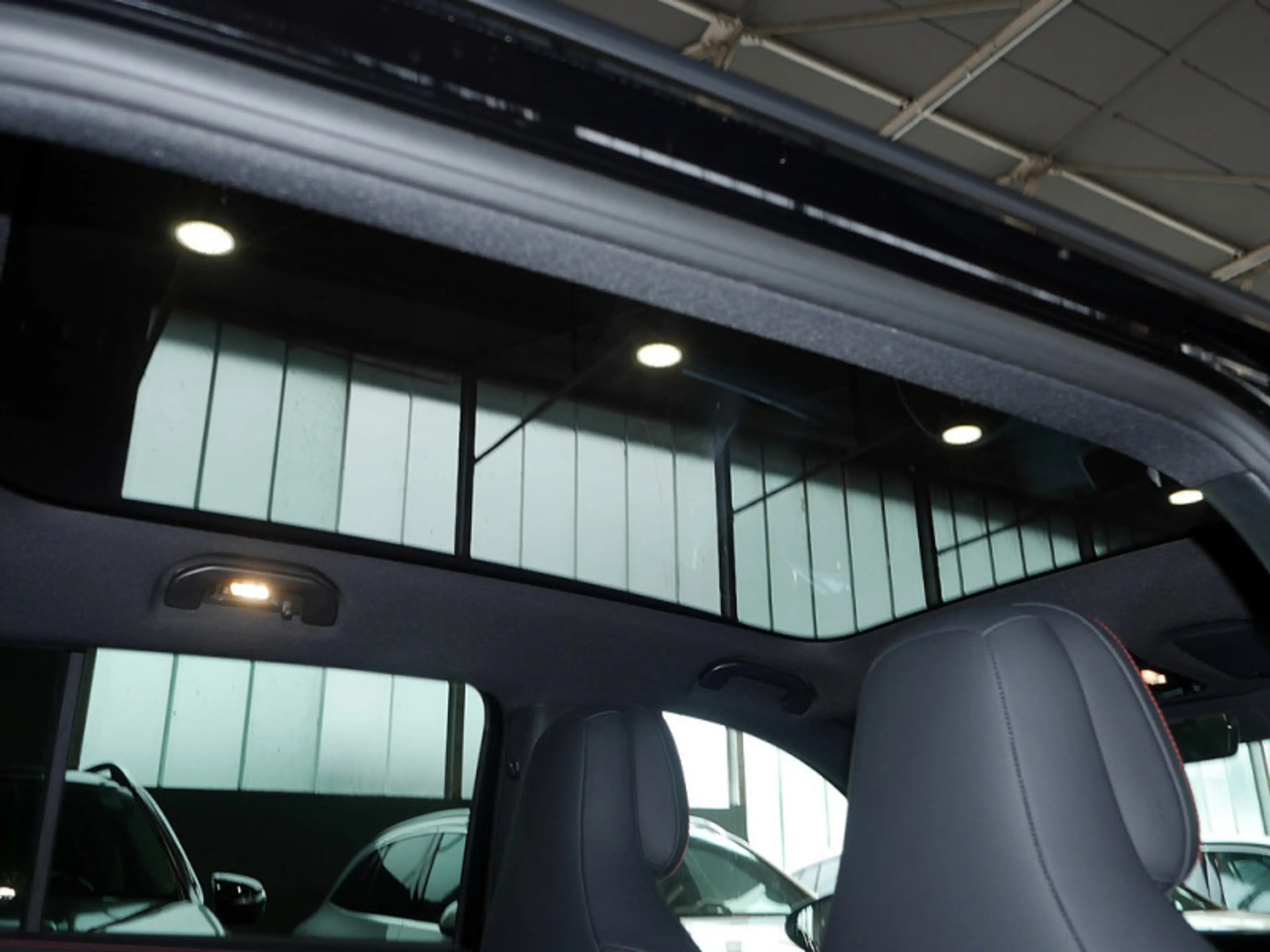 Mercedes-Benz GLB 250 + mit EQ Technologie AMG NIGHT PREMIUM — photo 7