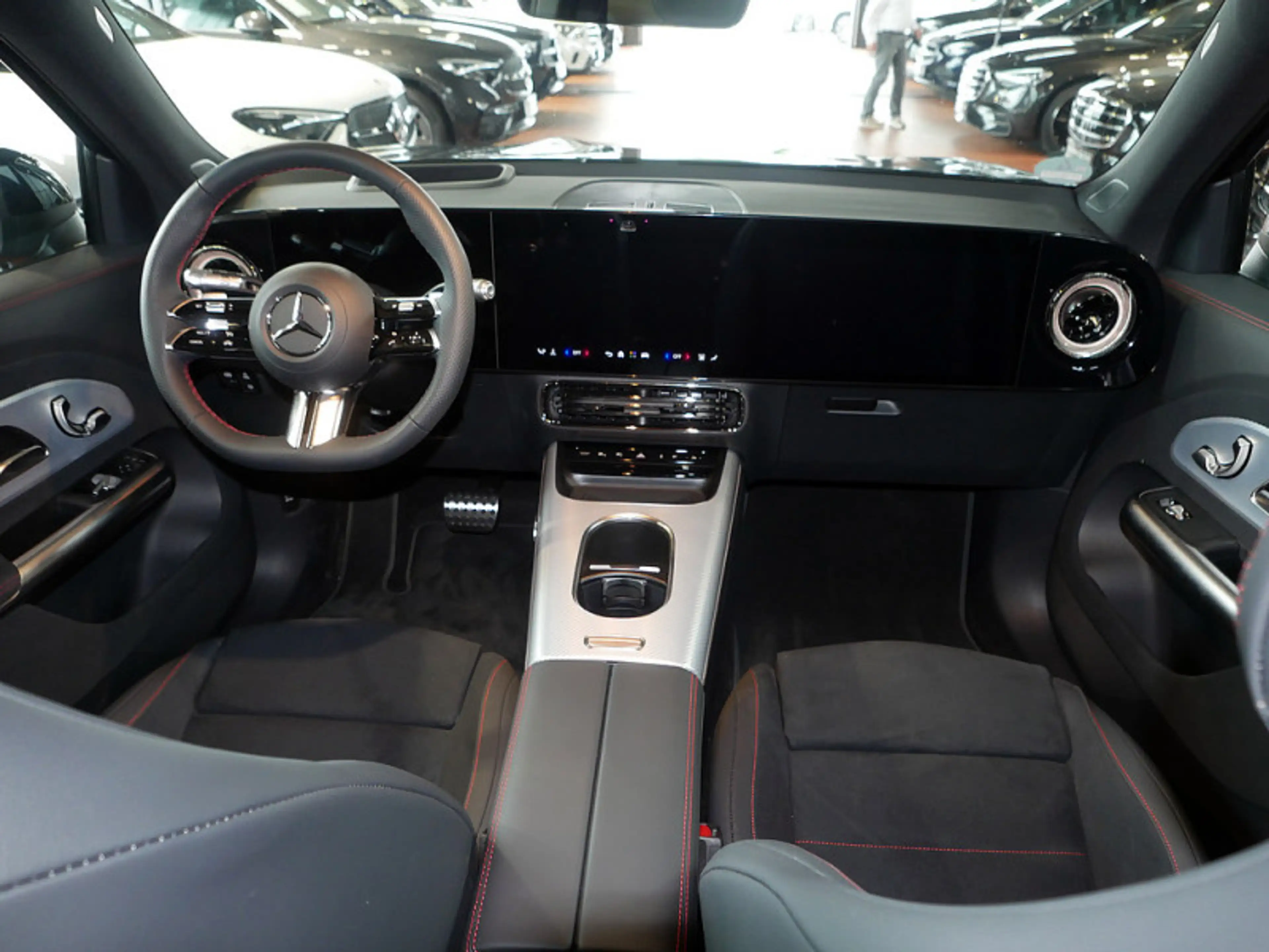 Mercedes-Benz GLB 250 + mit EQ Technologie AMG NIGHT PREMIUM — photo 8