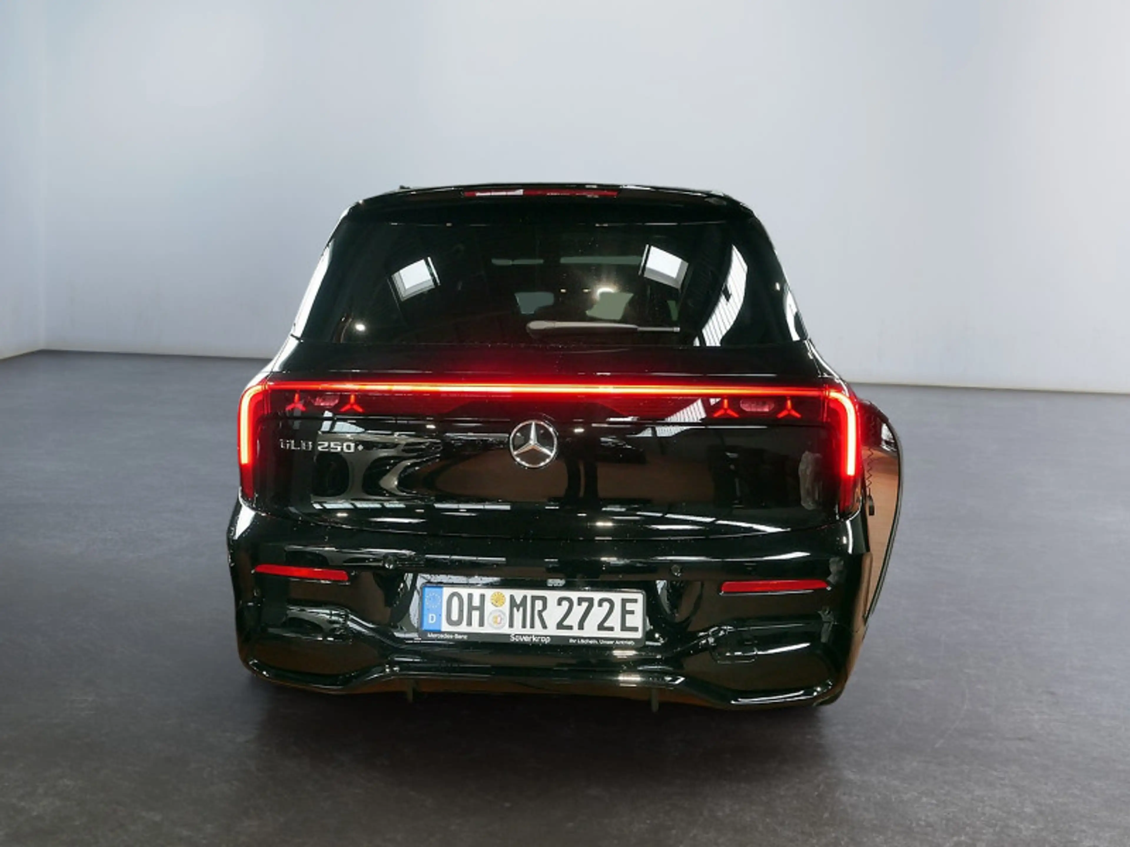 Mercedes-Benz GLB 250 + mit EQ Technologie AMG NIGHT PREMIUM — photo 4