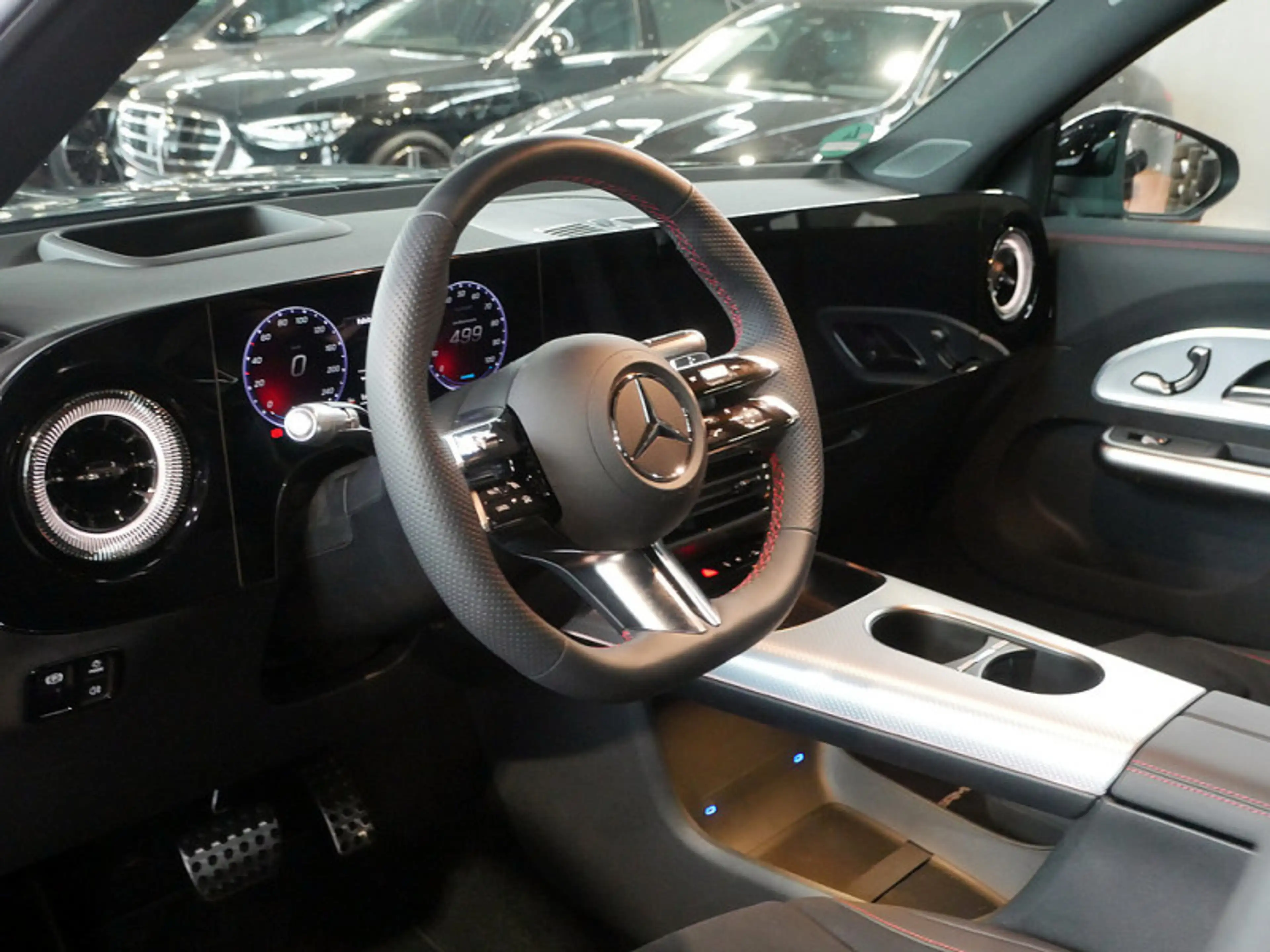 Mercedes-Benz GLB 250 + mit EQ Technologie AMG NIGHT PREMIUM — photo 14
