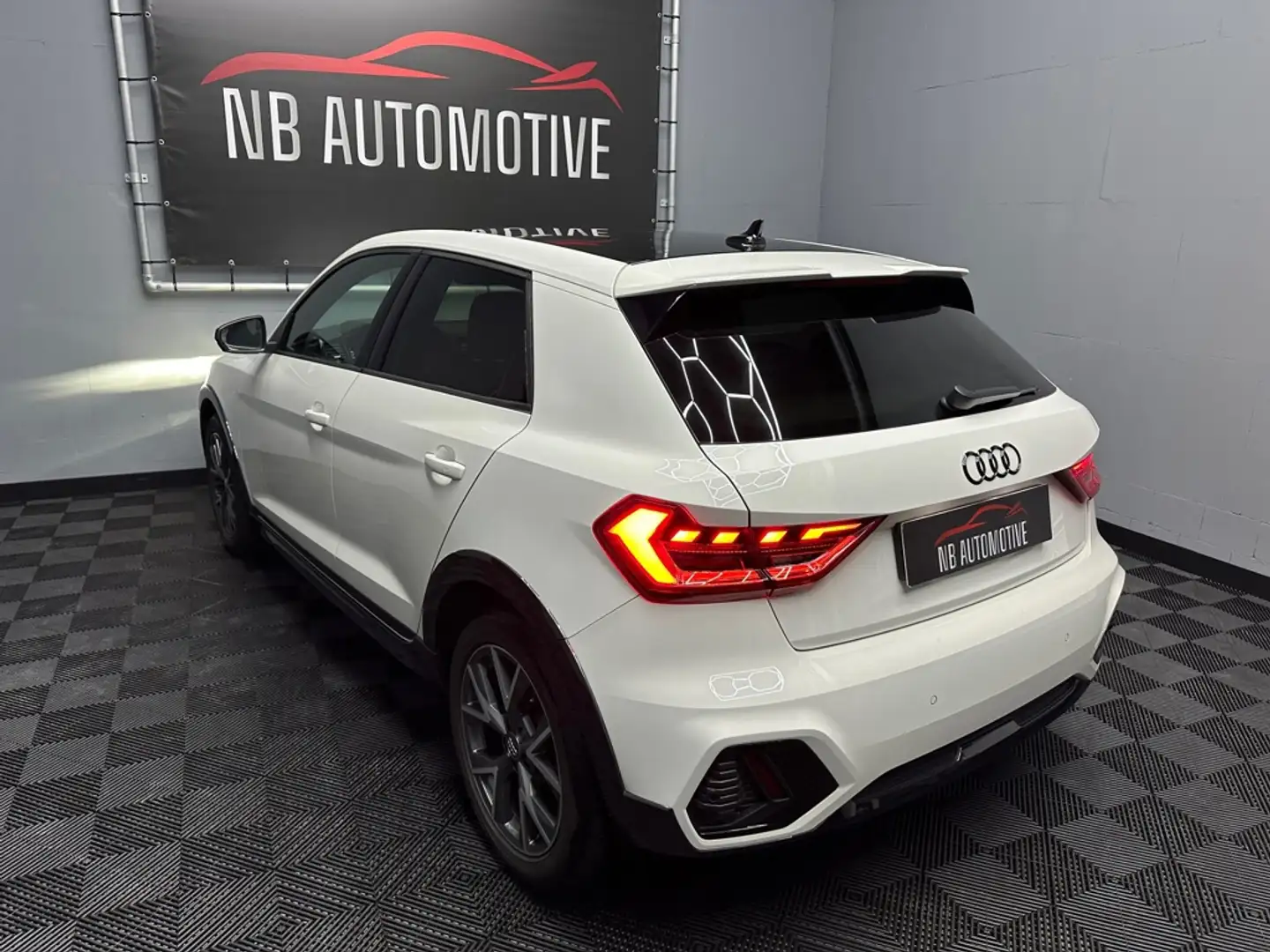Audi A1 citycarver 30 TFSI Epic S-line Aut Bianco - 2