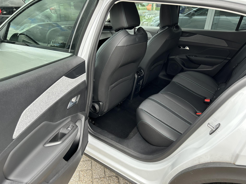 Peugeot 408 1.2 Hybrid 145 e-DCS6 Allure AUTOMAAT — photo 18