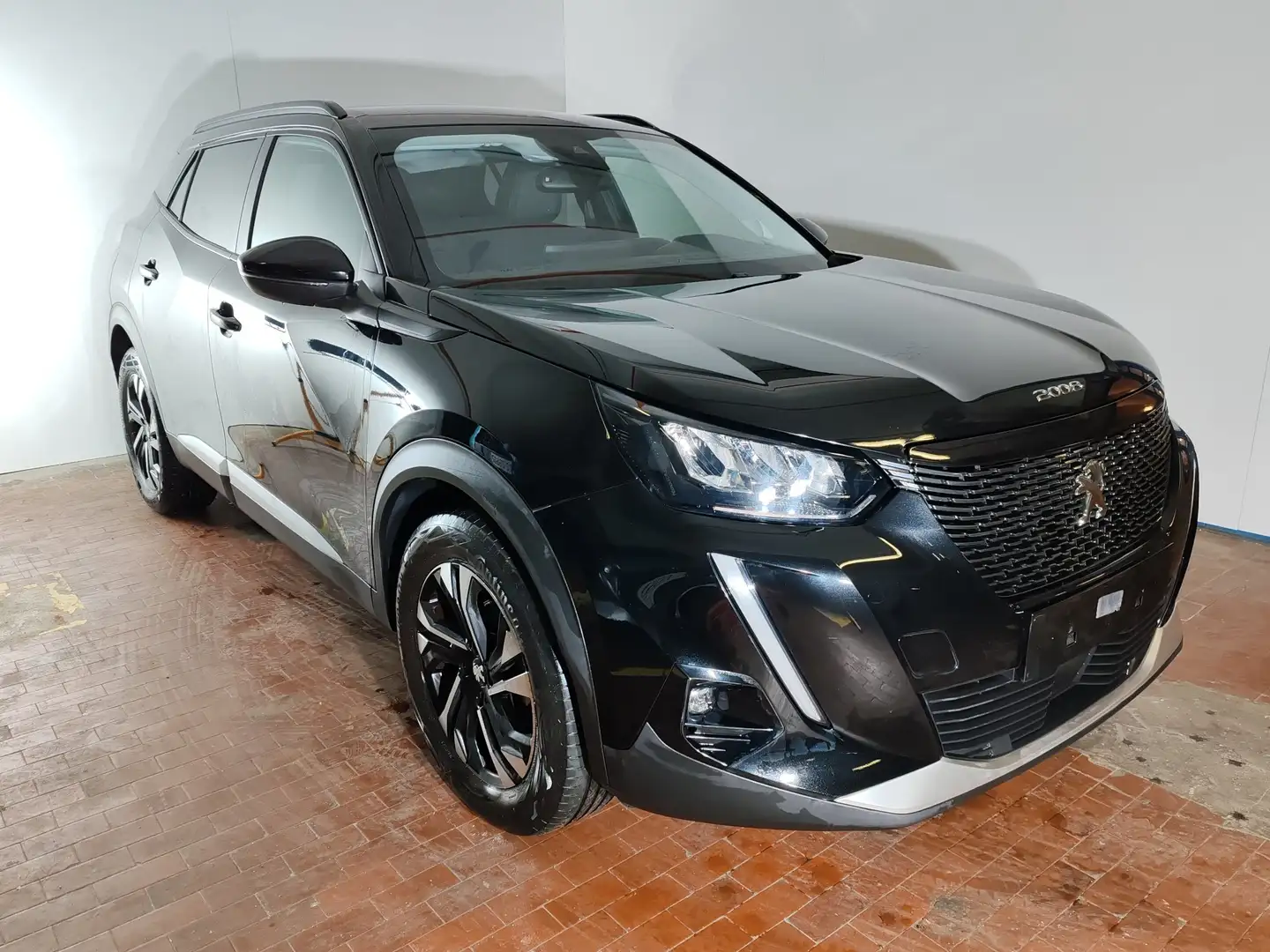Peugeot 2008 1.2 130cv Allure con Car Play + Telecamera Nero - 1