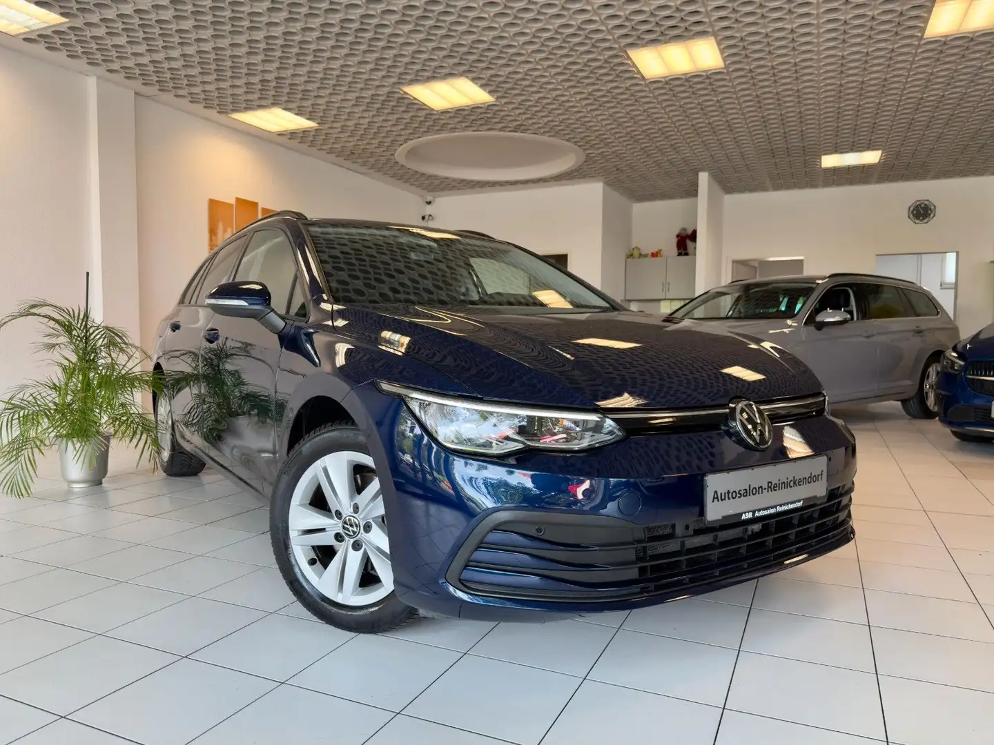 Volkswagen Golf VIII Variant 1.5 eTSI DSG Life*ACC*AHK*LED* Blau - 1