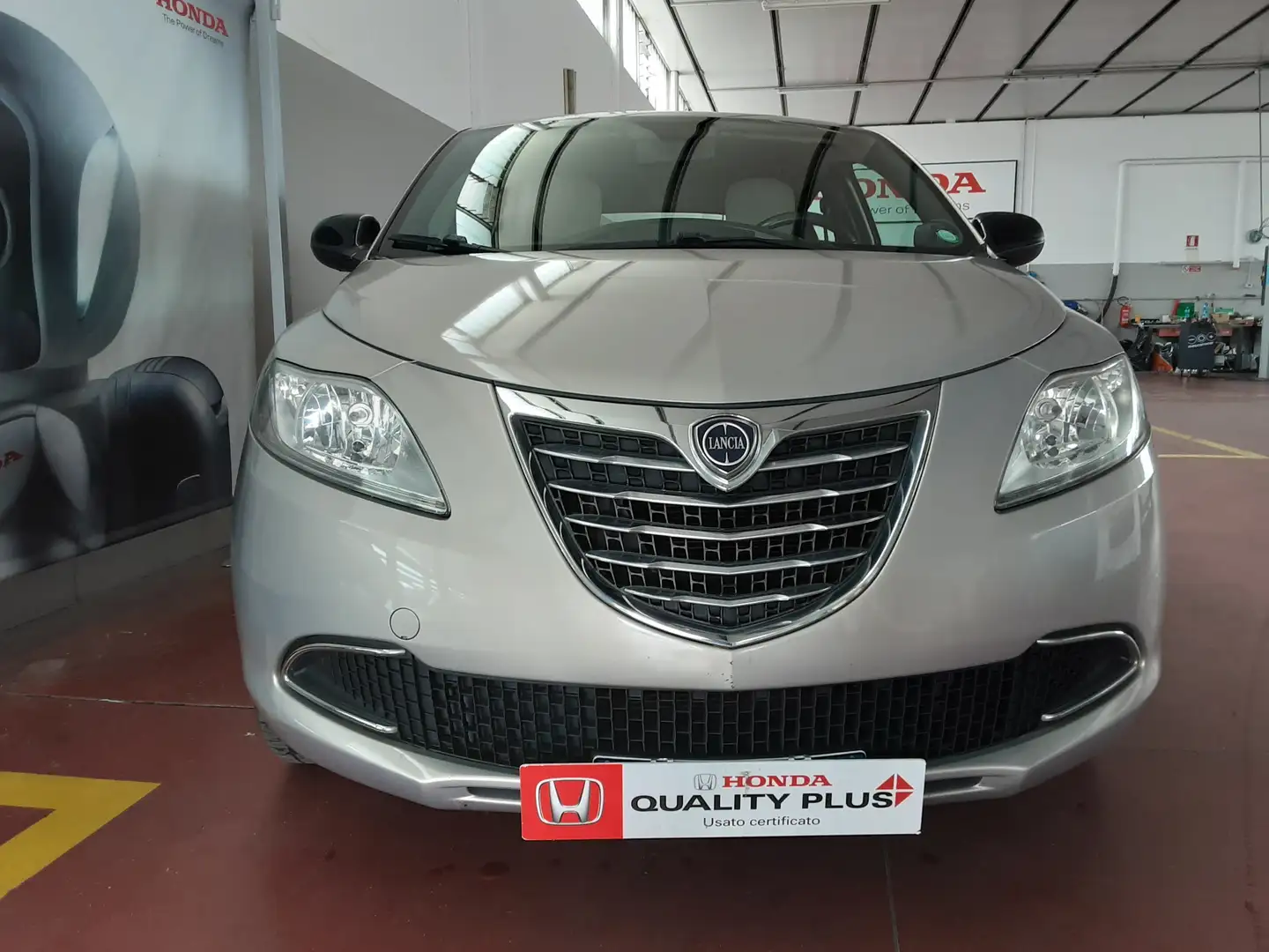 Lancia Ypsilon Ypsilon 1.2 8v Platinum 69cv E6 Beige - 2