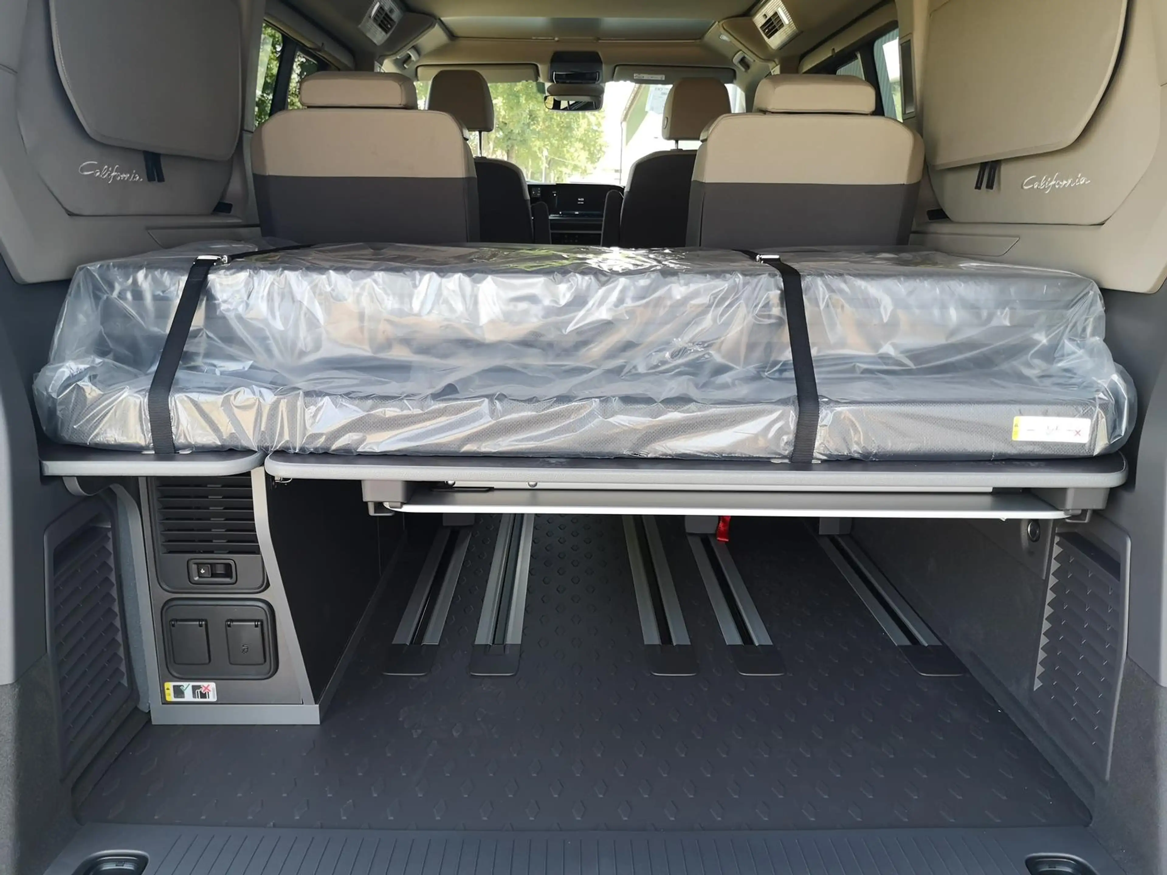 Volkswagen T7 California 1.5 TSI Beach Tour eHybrid 4MOTION — photo 9