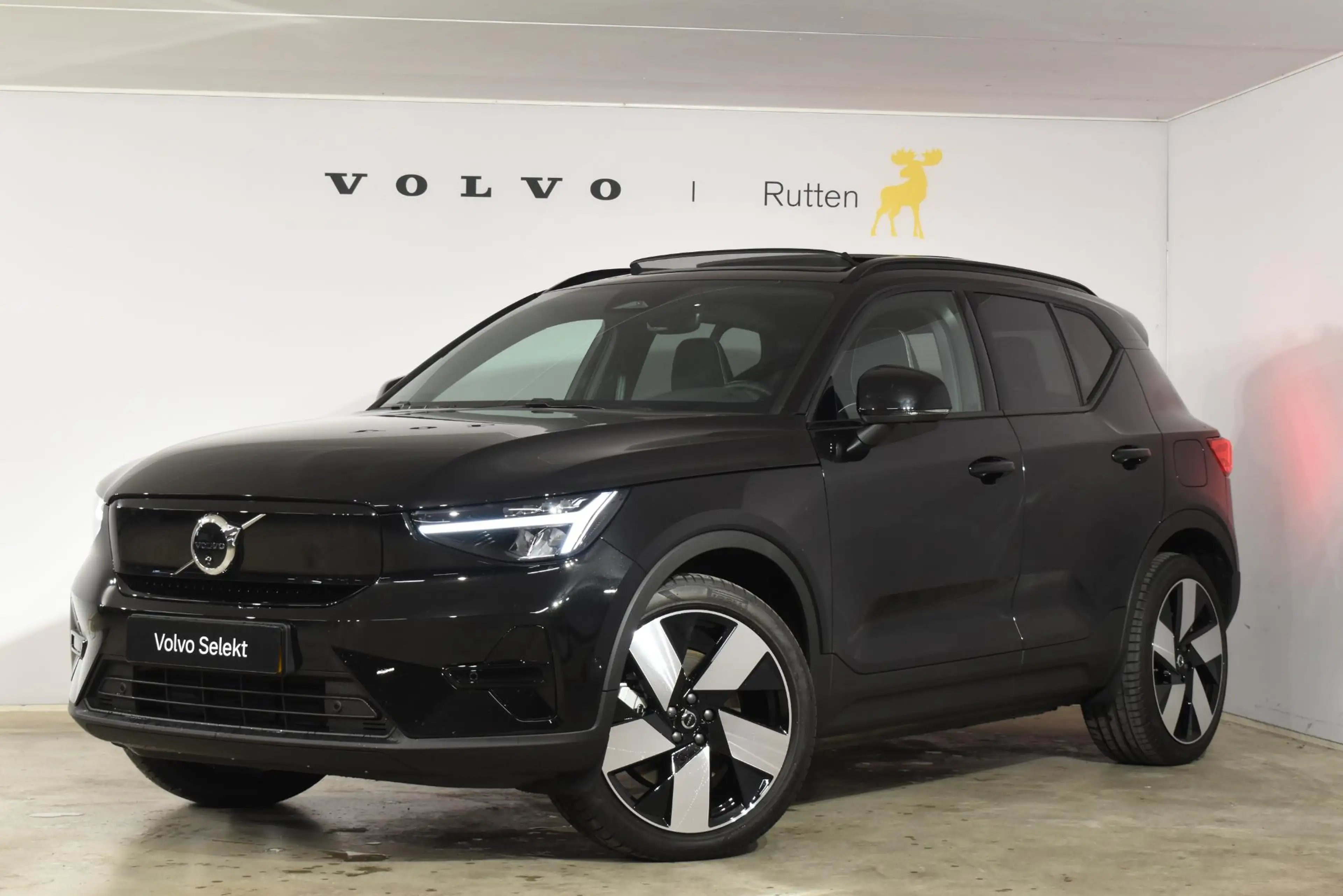 Volvo EX40 Single Motor Extended Range Plus 82 kWh / Panorama — photo 3