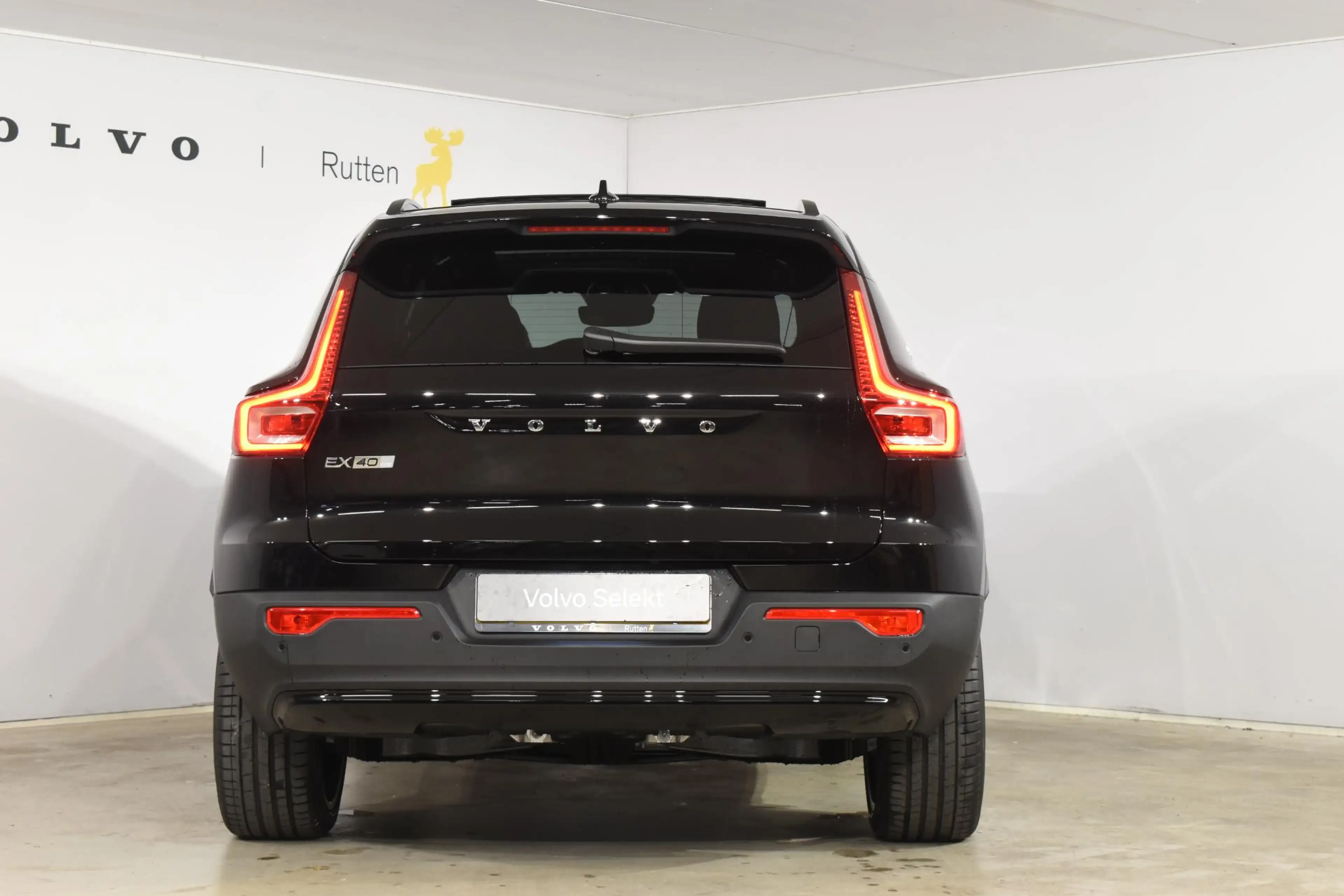 Volvo EX40 Single Motor Extended Range Plus 82 kWh / Panorama — photo 7