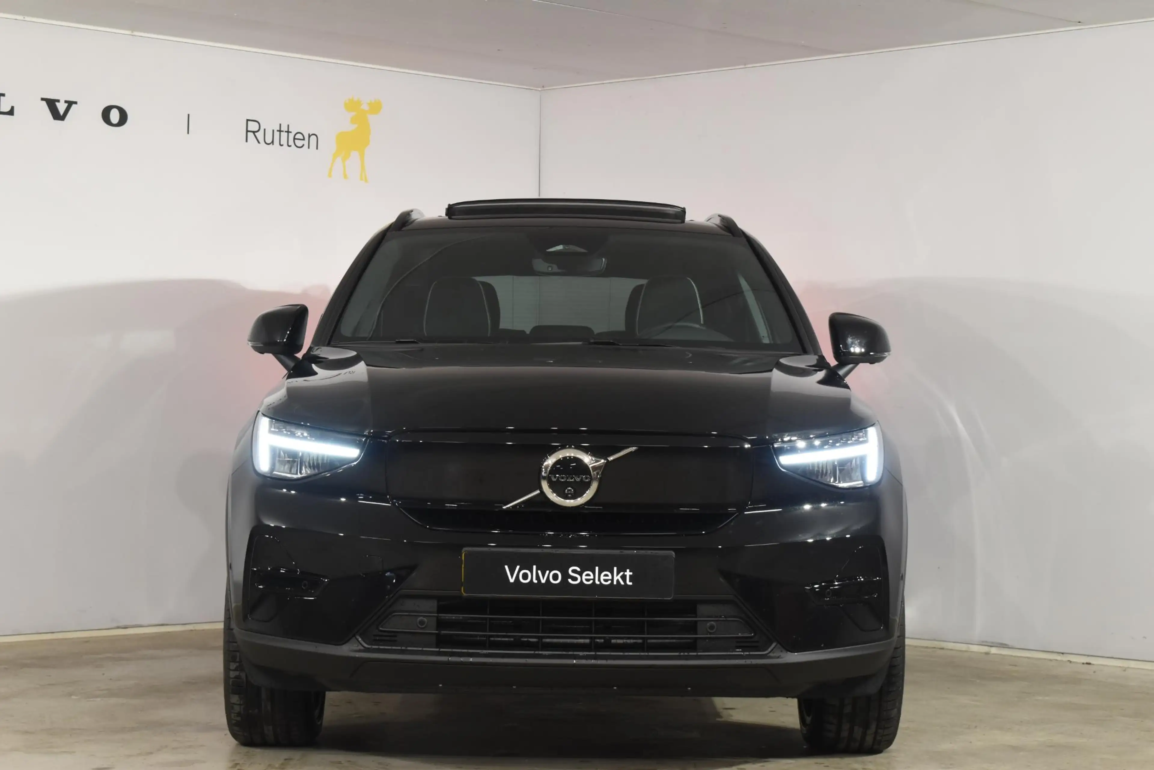 Volvo EX40 Single Motor Extended Range Plus 82 kWh / Panorama — photo 2
