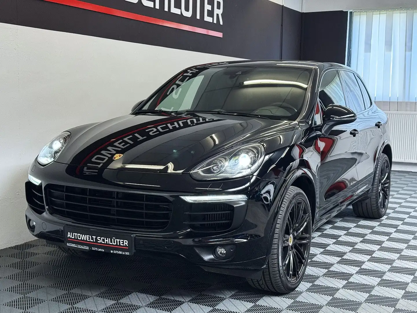 Porsche Cayenne 3.0L Diesel Platinum Edition Pano*Navi* Black - 1