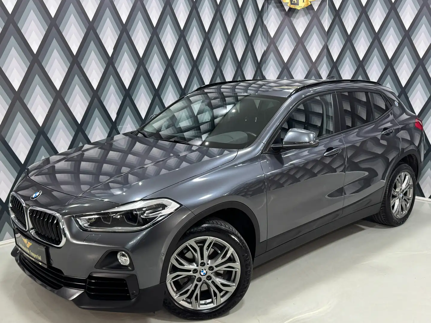 BMW X2 sDrive 18i Aut. // ADVANTAGE // LED // NAVI // Grijs - 2
