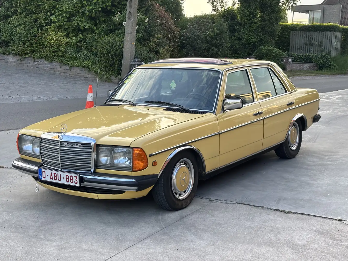 Mercedes-Benz 200 mercedes w123 - 1