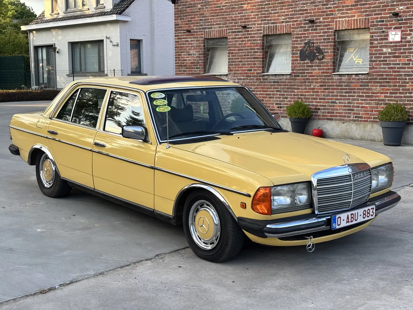 Mercedes-Benz 200 mercedes w123 - 2
