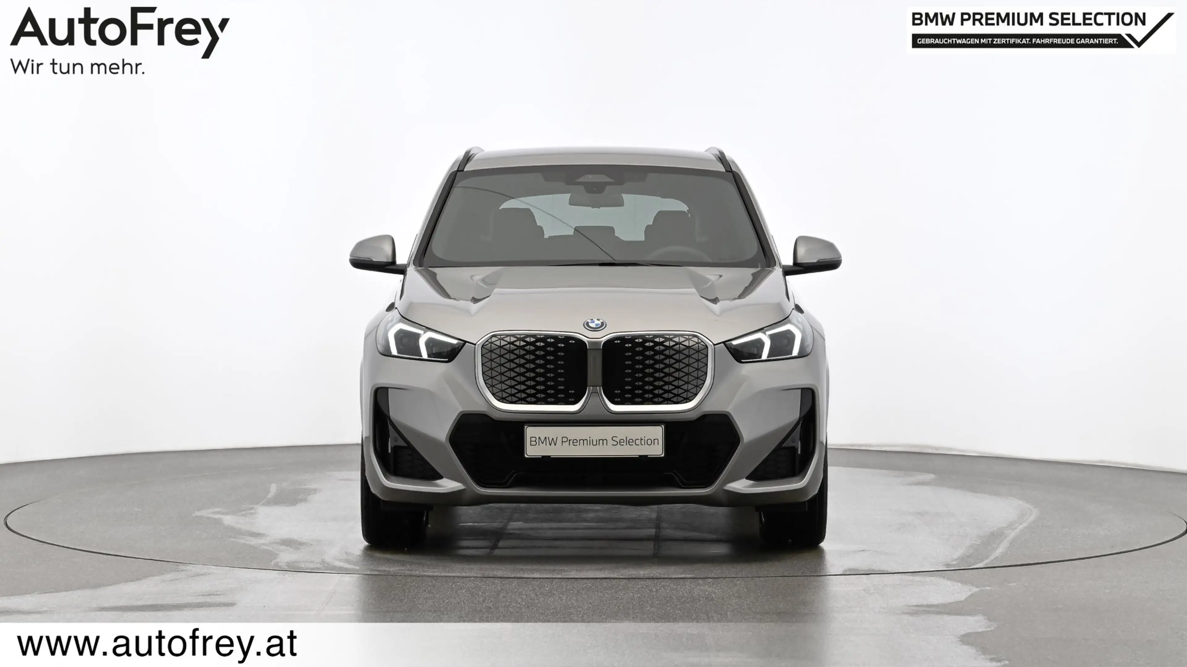 BMW iX1 xDrive30 — photo 3