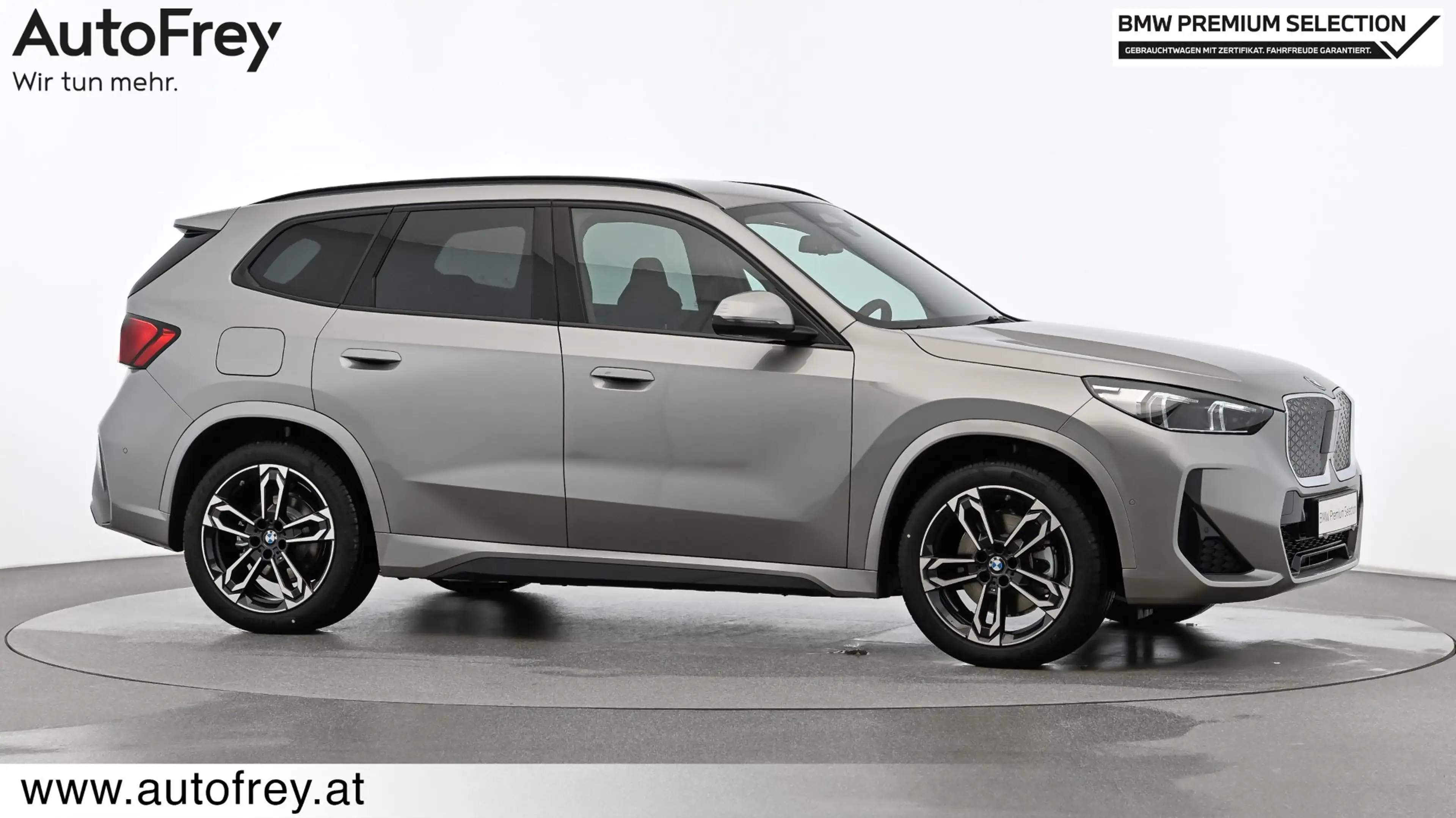 BMW iX1 xDrive30 — photo 4