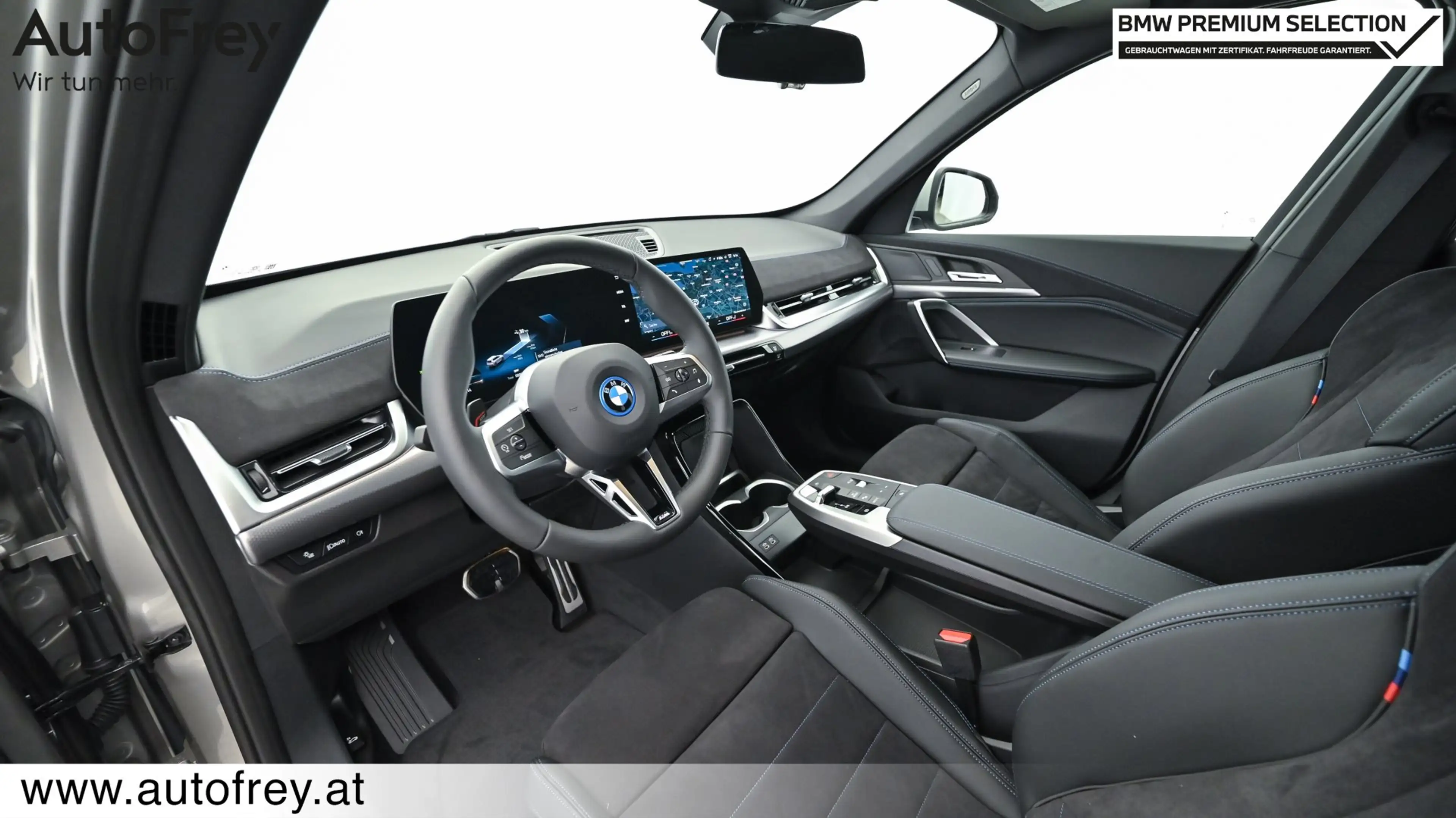 BMW iX1 xDrive30 — photo 14