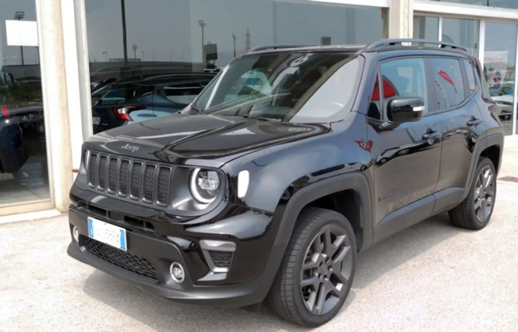 Jeep Renegade 2.0 Mjt 140 CV 4WD Active Drive Low S Noir - 1