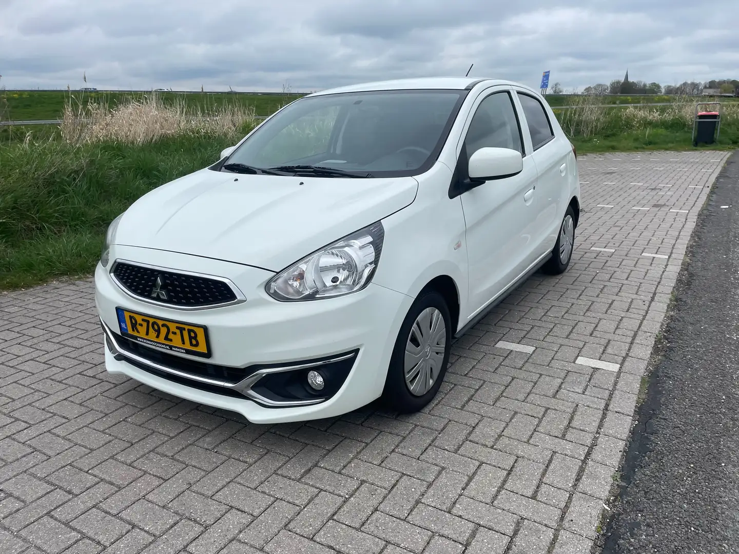 Mitsubishi Space Star Space Star 1.0 Entry Blanc - 1