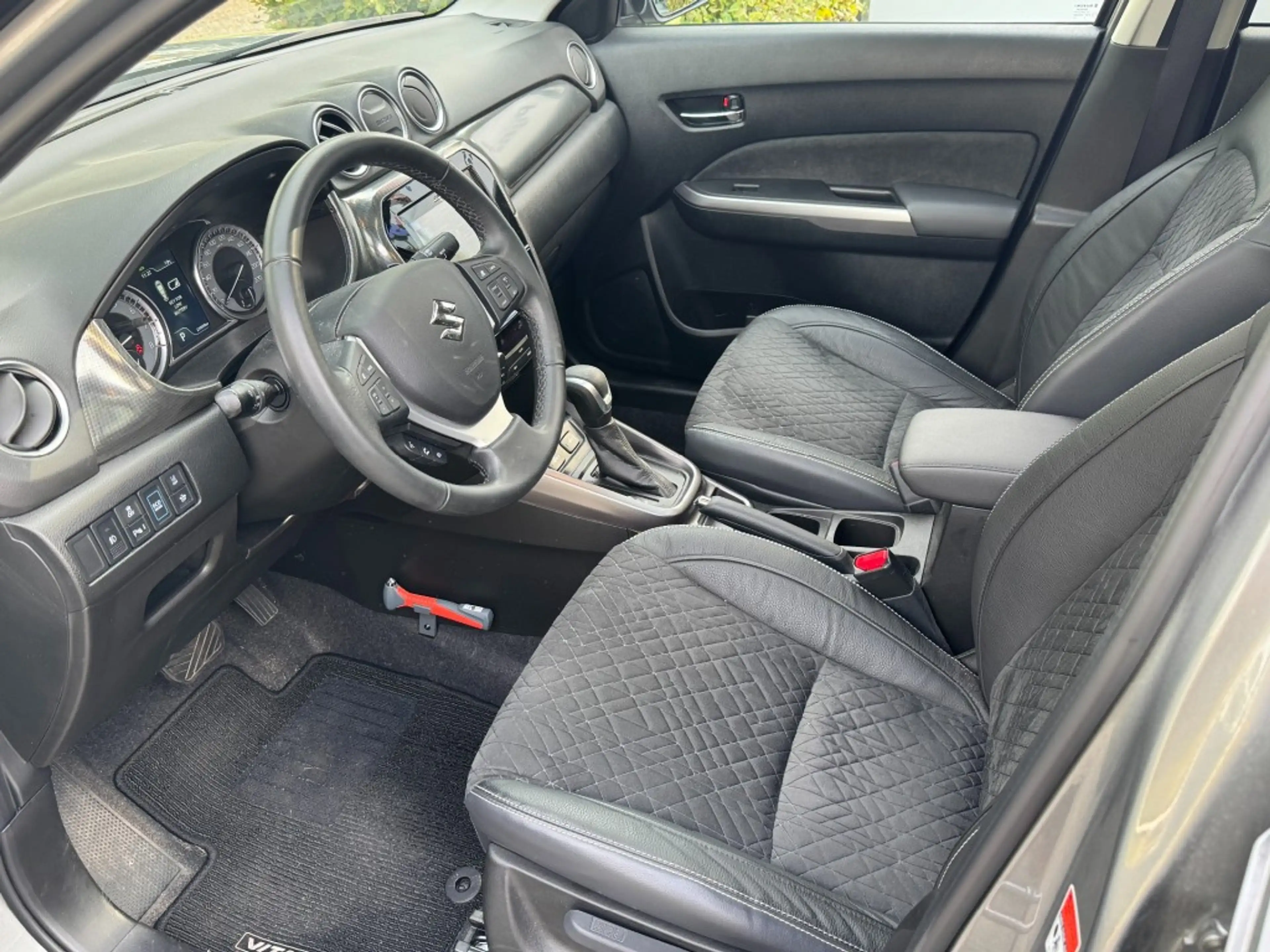 Suzuki Vitara 1.5 Style Hybrid AUTOMAAT Pano-dak / Trekhaak afne — photo 22
